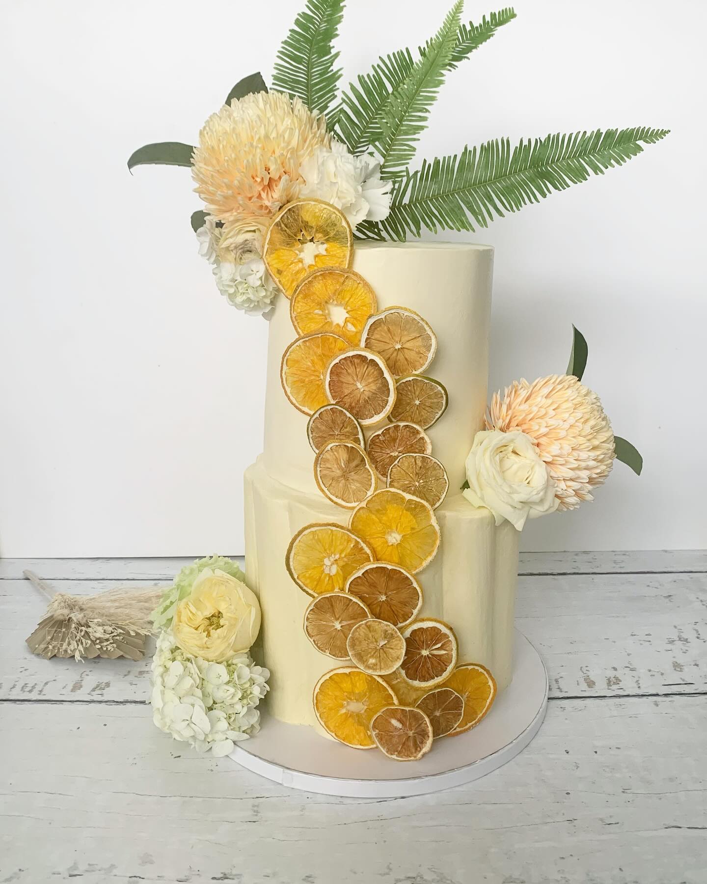 Angel & Tim
#cake #cakecakecake #cakeporn #cakelover #cakestyle #cakeinspiration #weddingcake #citruscake #buttercream #cakesofinstagram #cakedecorating