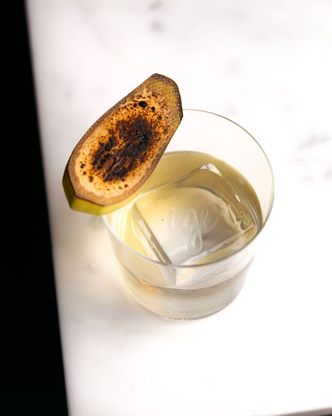 BABY BASH
Gin Hendrick’s Grand Cabaret, Chartreuse, liqueur de banane, poire, citron, Fusetti bitter
📸 @desprezmarie.studio