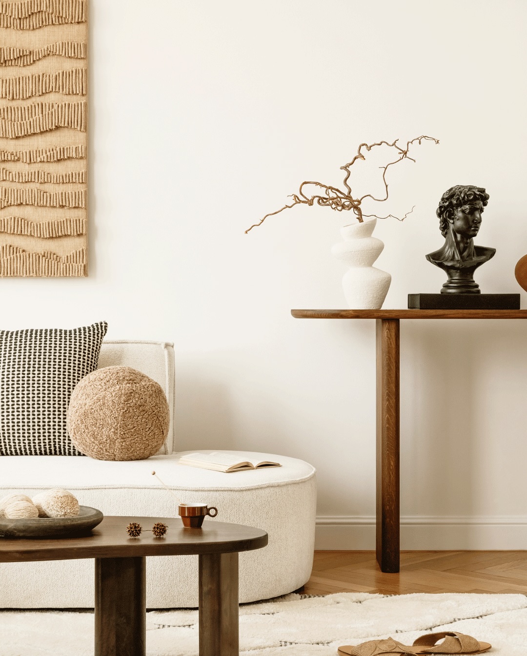 ✨ Where comfort meets quiet sophistication ✨
Our luxury temporary accommodations offer more than just a place to stay — they are carefully curated spaces designed for elegance, warmth, and ease. Whether for a short-term visit or a seasonal relocation, every detail is tailored to feel like home — elevated.
Because temporary doesn’t mean compromising on style or serenity.
#finesttouch #luxuryaccommodation #berlinliving #temporaryluxury #relocationservices #interiordesign #elegantliving #finestliving #conciergelifestyle