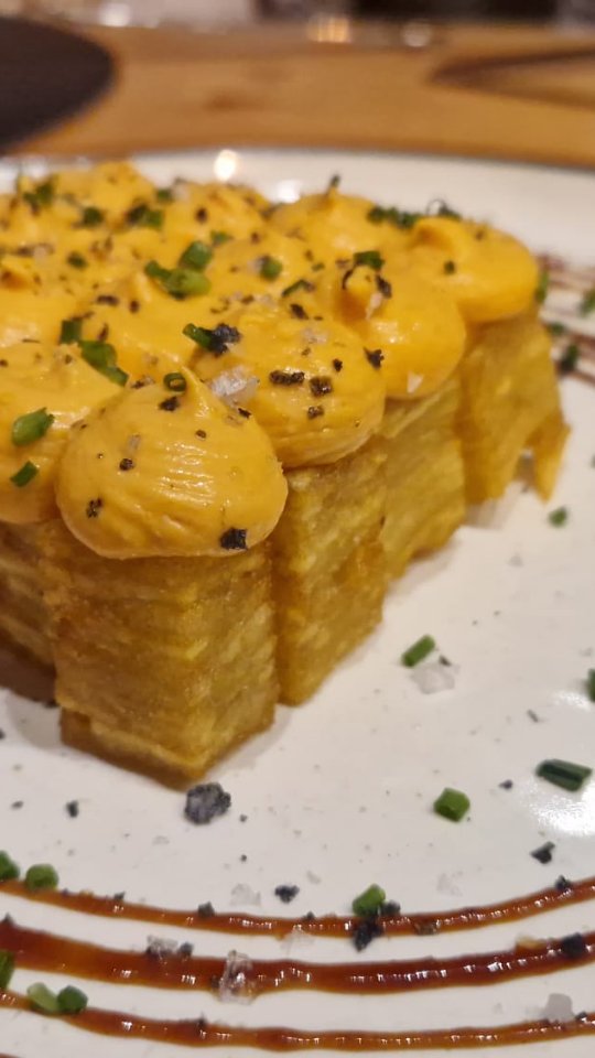 Cambium Restaurant – Cambrils
Ein Abend im Cambium in Cambrils ist ein kulinarisches Erlebnis mit Freunden. Kreative mediterrane Küche, stylisches Ambiente und eine Atmosphäre zum Wohlfühlen. Teilt euch die Gerichte, entdeckt neue Geschmackskombinationen und stoßt auf einen unvergesslichen Abend an. Probiert euch durch – es lohnt sich!
📍 Carrer Mossèn Jacint Verdaguer 17, 43850 Cambrils
#cambiumcambrils #foodievibes #mediterraneküche #genussmoment #mitfreundengenießen #cambrilseats #kulinarischereise #tapastime #gourmetexperience #probierteuchdurch #costadorada #spain🇪🇸 #spaintravel #GenussMomente #HolidayHome