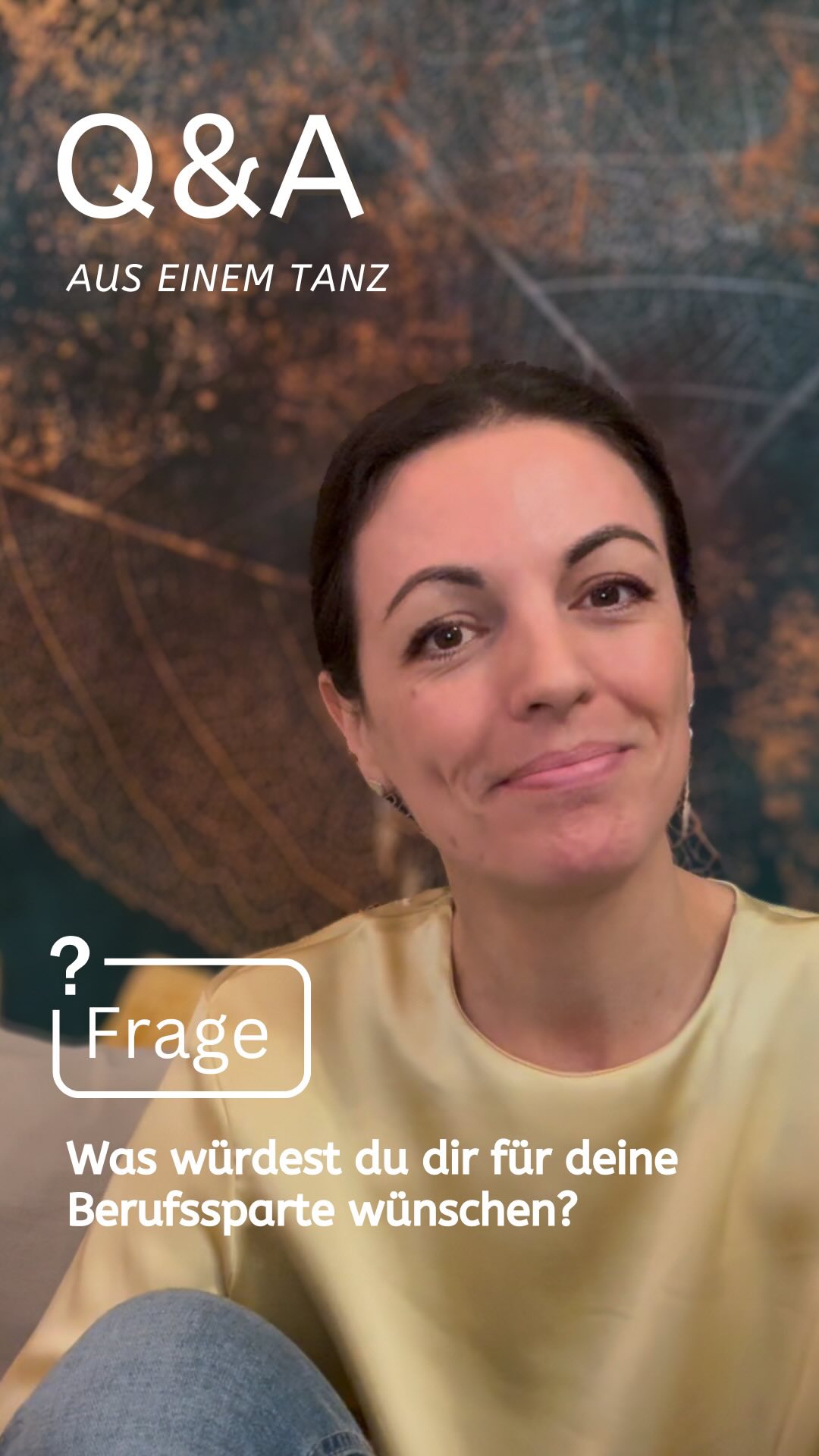 ASK me anything
Weil mich immer wieder Fragen erreichen und ich diese gerne für euch beantworte, hier nun eine Reelserie mit meinen Antworten. Ich freu mich immer über den Austausch mit euch und dem steten Interesse- auch wenn Social Media und der Algo nicht immer meine Freunde sind🤨🧐
Was würdest du dir für deine Berufssparte wünschen- hey wie cool ist bitte die Frage, die mir mal ganz aus dem Blauen gestellt wurde!
Viel geht mir ja da durch den Kopf - die Zusammenfassung gibt es im Video.
Mehr Respekt, mehr Wertschätzung, mehr Gehalt ja all das erwähne ich, aber auch der Wunsch nach Verständnis und dass mehr Menschen dem Wunsch zu tanzen folgen würden. #dowhatyoulove
Das würde nämlich nicht nur meinen Arbeitsplatz sichern😉, sondern so ziemlich sicher auch die Freude, die Leichtigkeit, das Miteinander, die räumliche Orientierung, die Kreativität, physische und psychische Gesundheit und so, so, so viel mehr❤️🍀
#auseinemtanz #askmeanything #beruf #wünsche #tanzpädagogik #tanzen #berufung #wertschätzung #geduld #verständnis #gehalt #respekt #tanzendemenschen