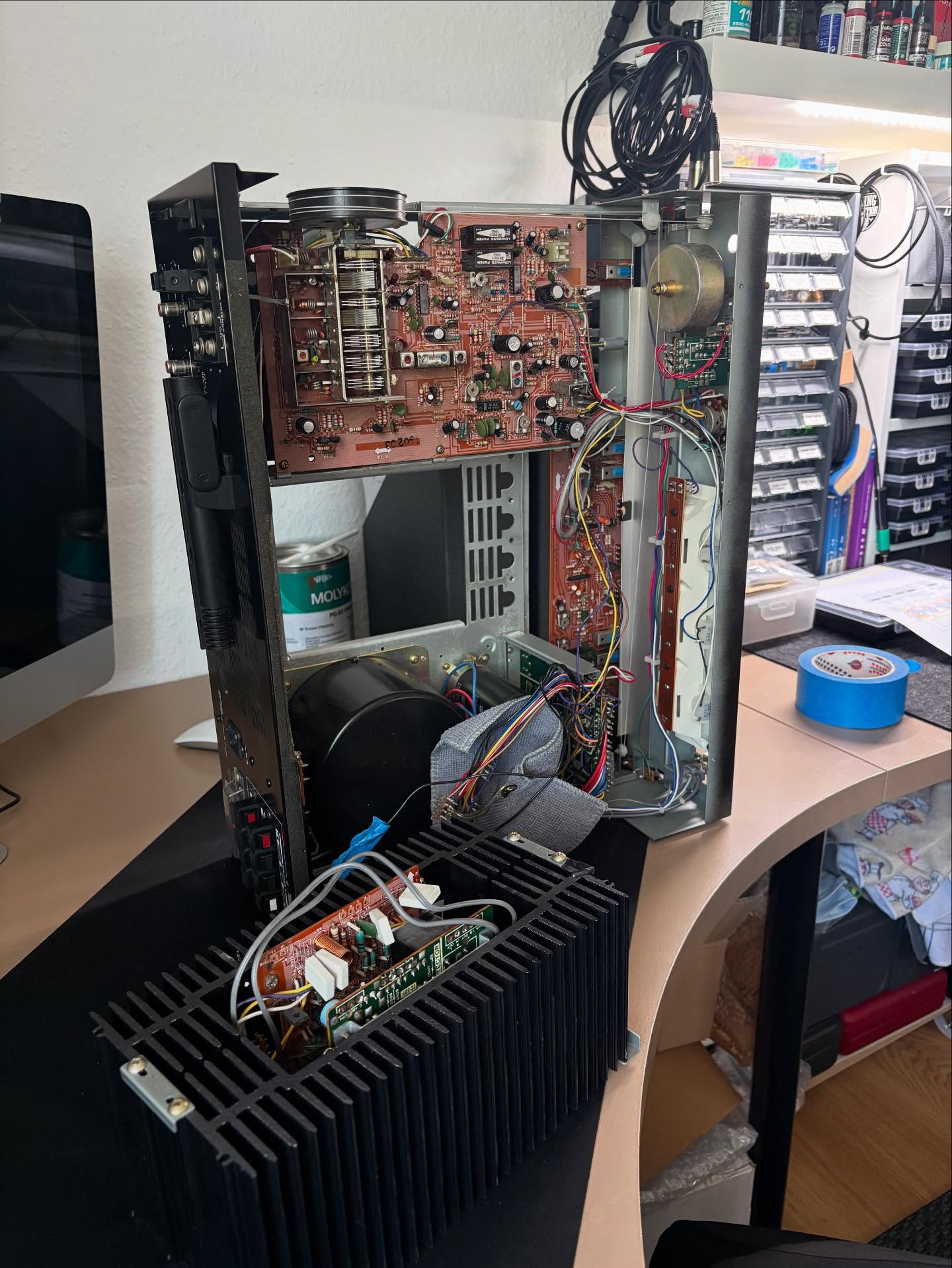 SONY STR-V5… Kompletter Service am Kraftpaket. Endstufen überarbeiten, auf allen Platinen Elkos tauschen, Potis und Regler reinigen. Viel Arbeit 😎
#vintageaudiomd #vintageaudio #vintageaudiorepair #vintagehifi #vintagerepair #vintageaudiolove #doıtyourself #hifiaudio #audiophiles #classicaudio #vintagestereo #akai #audiophil #stereophile #taperecorder #midcenturylove #midcenturystyle #tapelovers #oldschoolaudio #oldschoolmusic #retrosound #vintagesound #tapes #tapedeck #reeltoreel #audiofreak #retro #vintage #sony #strv5