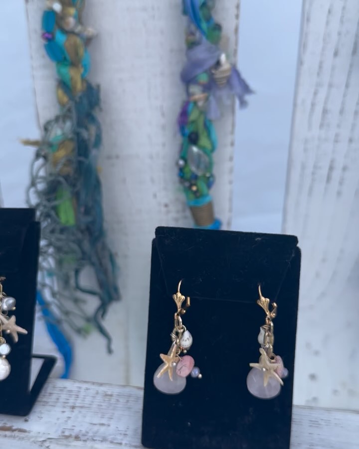 Be sure to come see us at Brookegreengardens Art Festival this weekend!
#miskatonicmermaids #jewlery #sailbags #handmade #artfestival #brookgreengardens