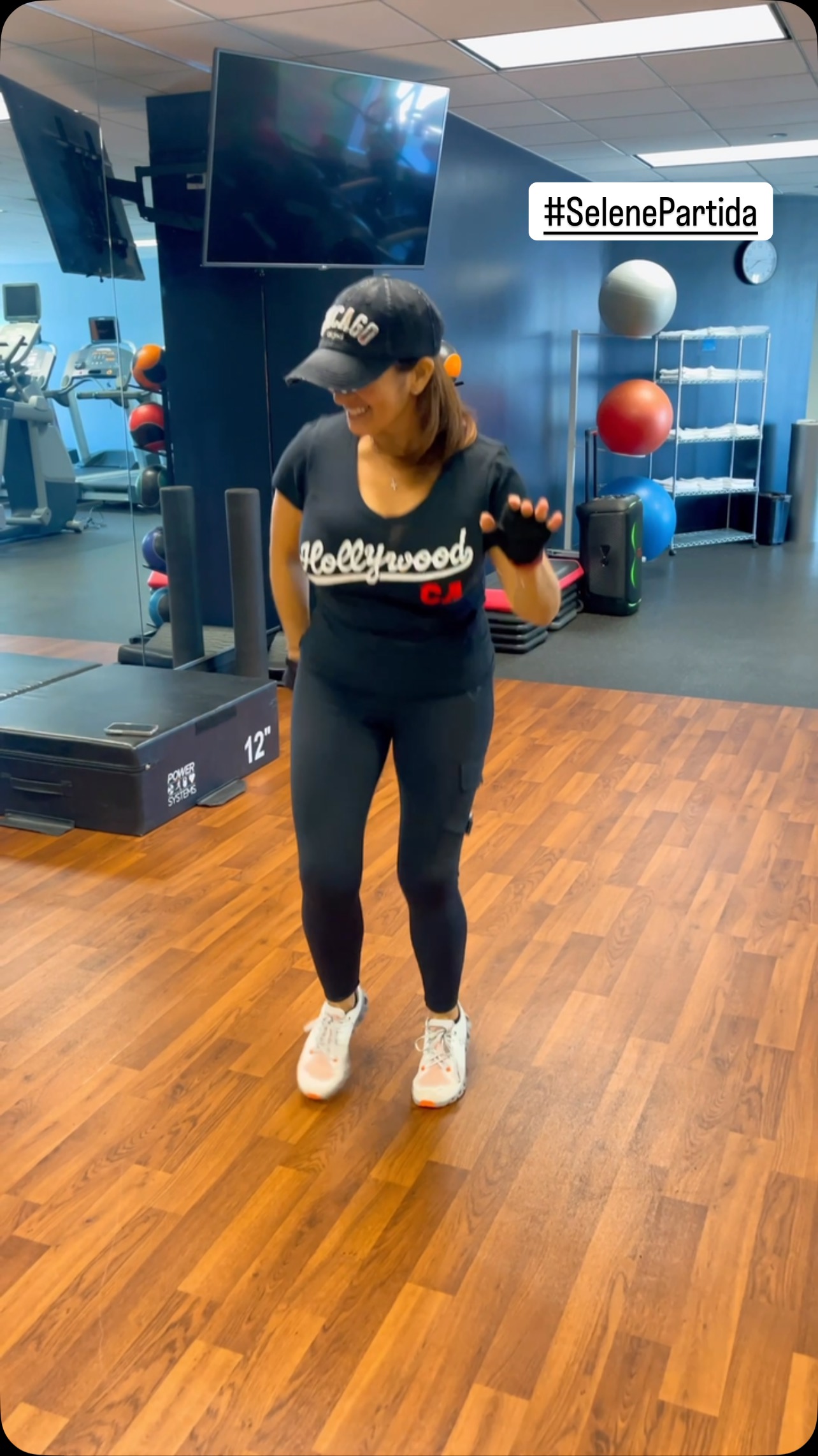 Donde hay ritmo, hay alegría 🎶 BAILA #selenepartida #vive #mexicana #sonrie #agradecida #positiva #goodvibes #karmmaliving #realestate #cumbia #bonita #alegria