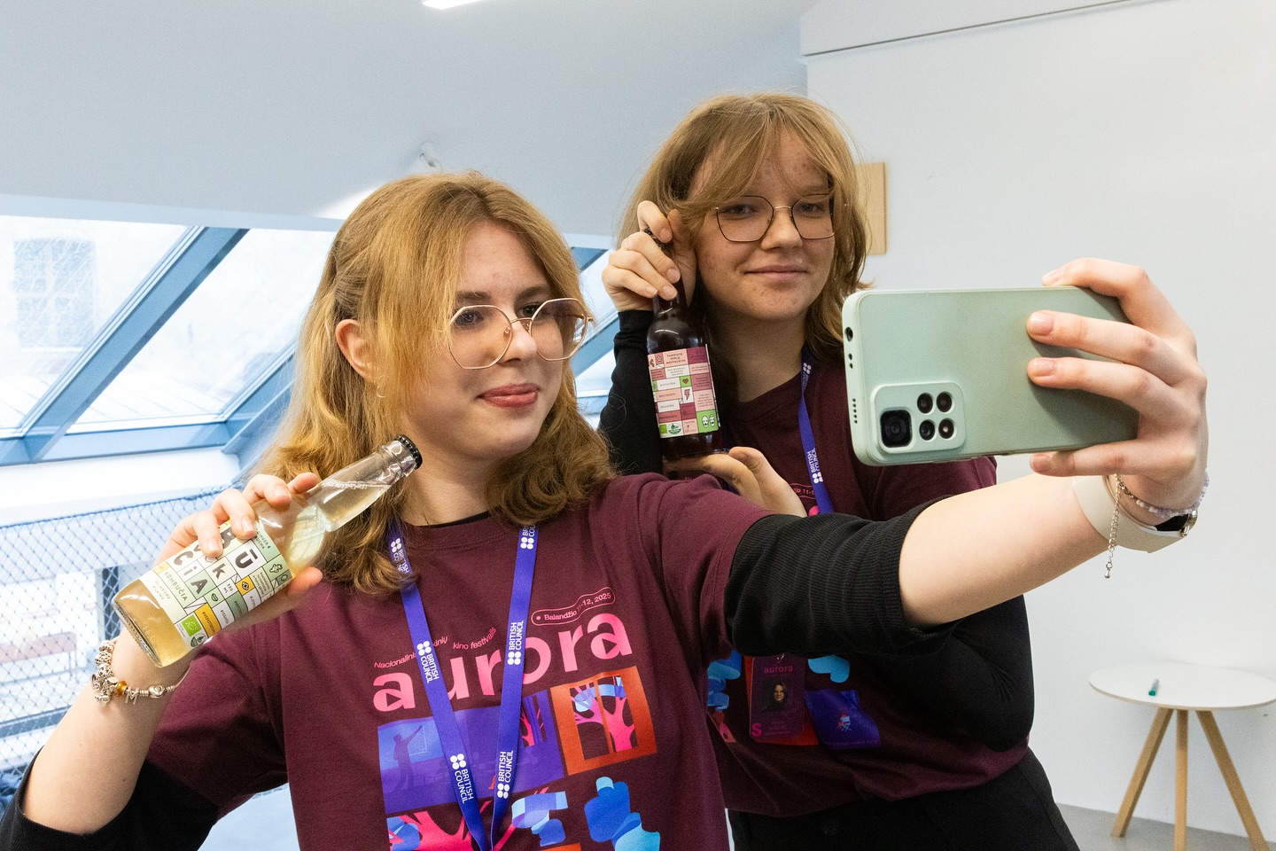 Festivalio metu savanorių nuotaiką kėlė ir energijos suteikė @kombucha_bukcia - ačiū, kad buvote kartu! 💜 jūsų kombučia prisidėjo prie šypsenų ir geros atmosferos festivalio užkulisiuose!
#reklama