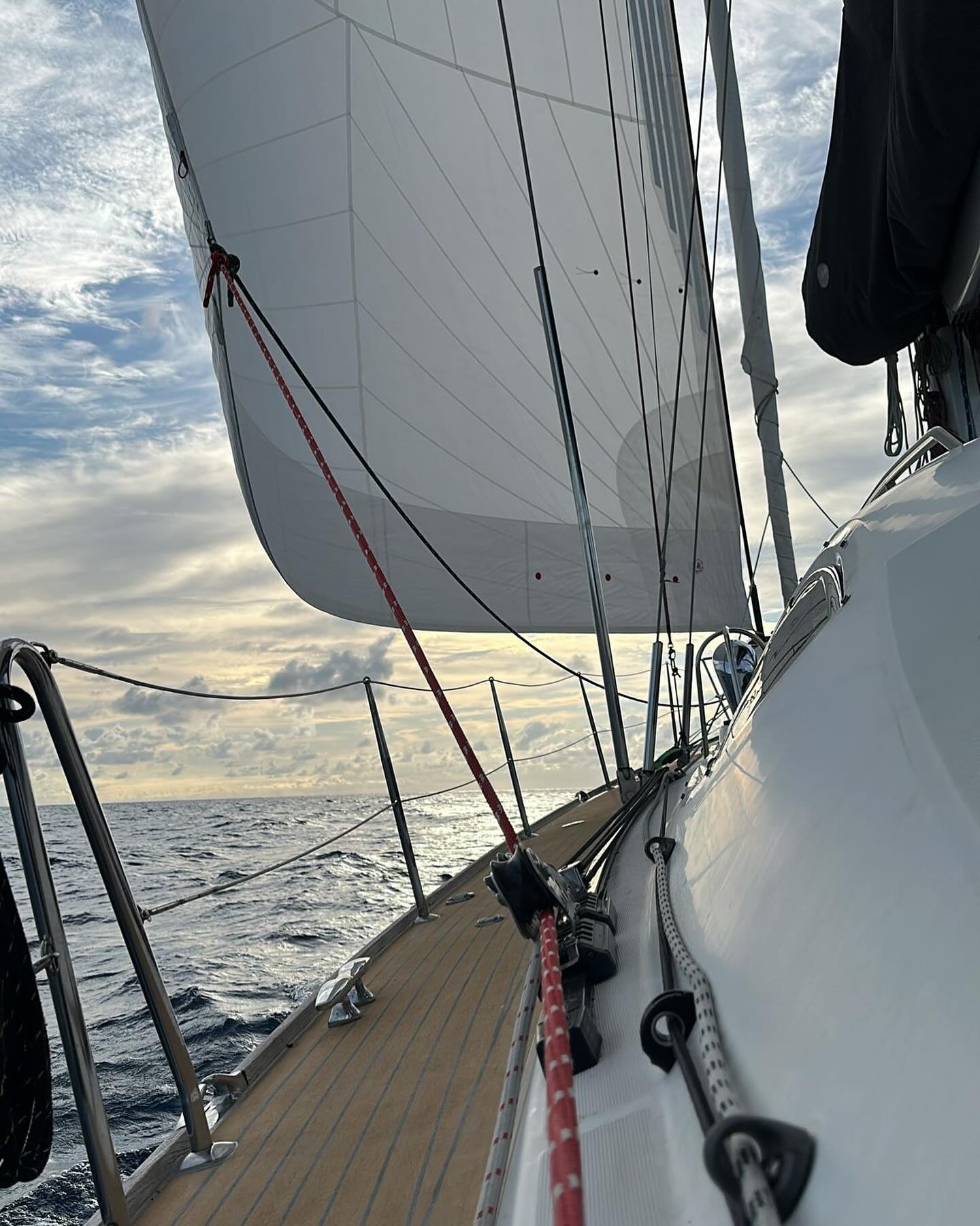 SY Devona sailing the Caribbean and making memories with one of our recently installed decks. #sailing #sailinglife #ebersoldboatworks #yachtlife #flexiteek