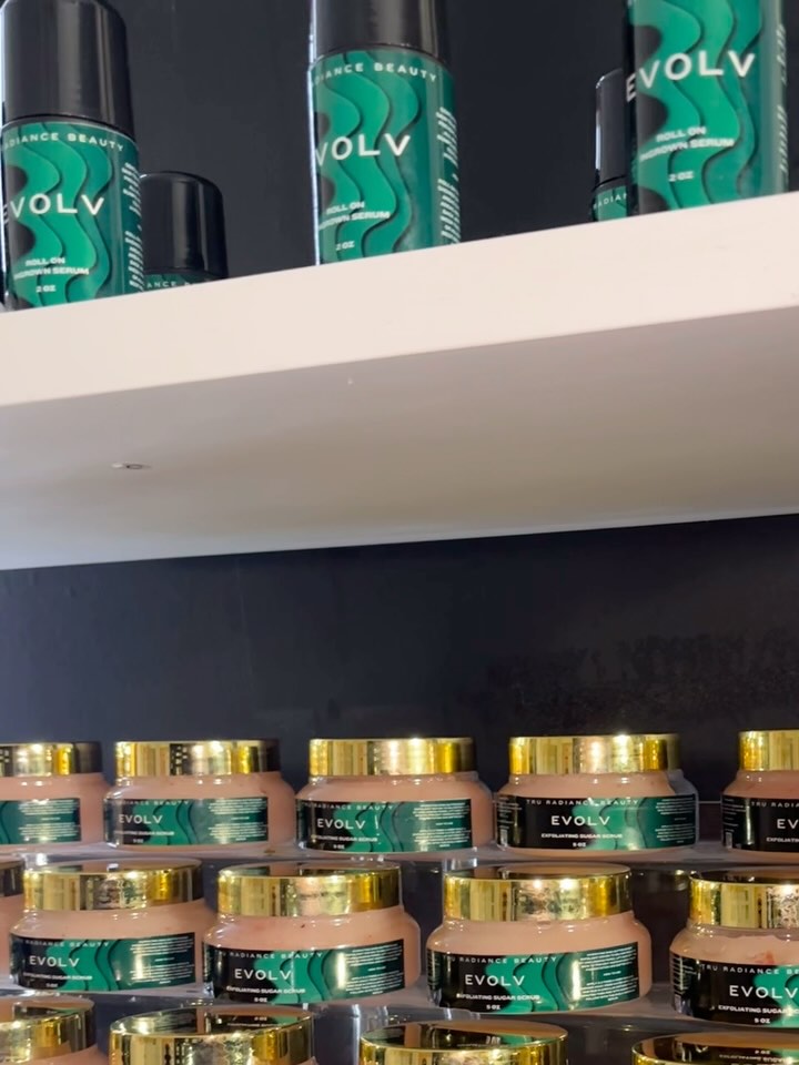 Been working on my skincare line for a min! I’m excited to say that it’s finally here can’t wait for people to try. Everything is results driven these high quality ingredients were carefully formulated to deliver the best results. Every person that have try my products so far love it. I will have products for the full body available soon but I wanted to get to my waxing ladies first.
The Ingrown Serum is a bad mf. It’s a roll on so no spilled or wasting product. Has salicylic, Koji and mandelic acid. All great for clearing up pores brightening and smoothing texture.
The sugar scrub is great for my clients with tougher stubborn hair that likes to grow in the skin or for dryer skin textures. This will help rehydrate and protect as well as exfoliate and unclog pores and refresh your skin.
Either or willl be great but the best option is both !! You won’t be able to go wrong !!
Free Pickup available or $5 dollar shipping
Truradiancebeauty.com