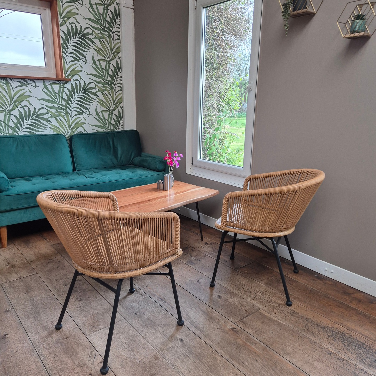 🌸 Have you visited our newly rebranded Wildflower Café yet? 🌿
We're open 7 days a week, and today (Easter Monday) we're here until 4pm!
Come by for a cosy catch-up, a delicious lunch, or just to treat yourself to our homemade cakes, fresh goodies, and expertly made barista coffees & teas ☕🍰
#localcafe #rebrand #treatyourself❤️ #CoffeeAndCake #eastermonday