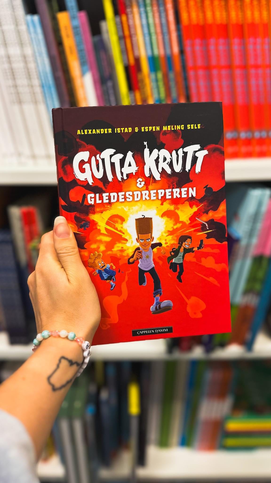 Høytlesning under Bokslukerprisen.
#bokslukerprisen #guttakrutt #bookstagram #barnebøker #barnebok