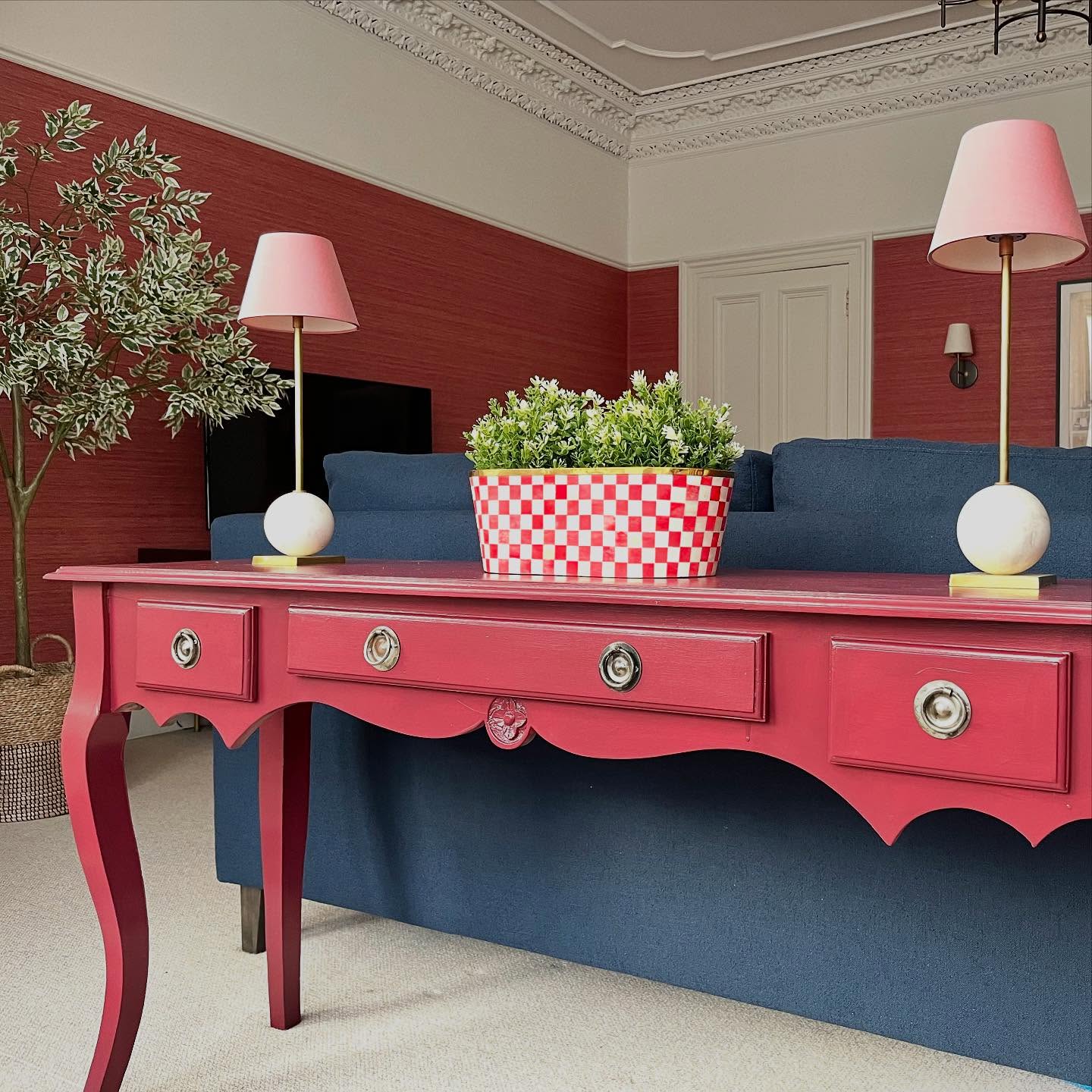 Shout out to @pookylights for their rechargeable lamps. I bought these ‘Lollipop’ lamps for my living room console table which was previously very dark in the evening but no sockets nearby. They last for up to 15 hours and very easy to charge. Highly recommend 🤩.