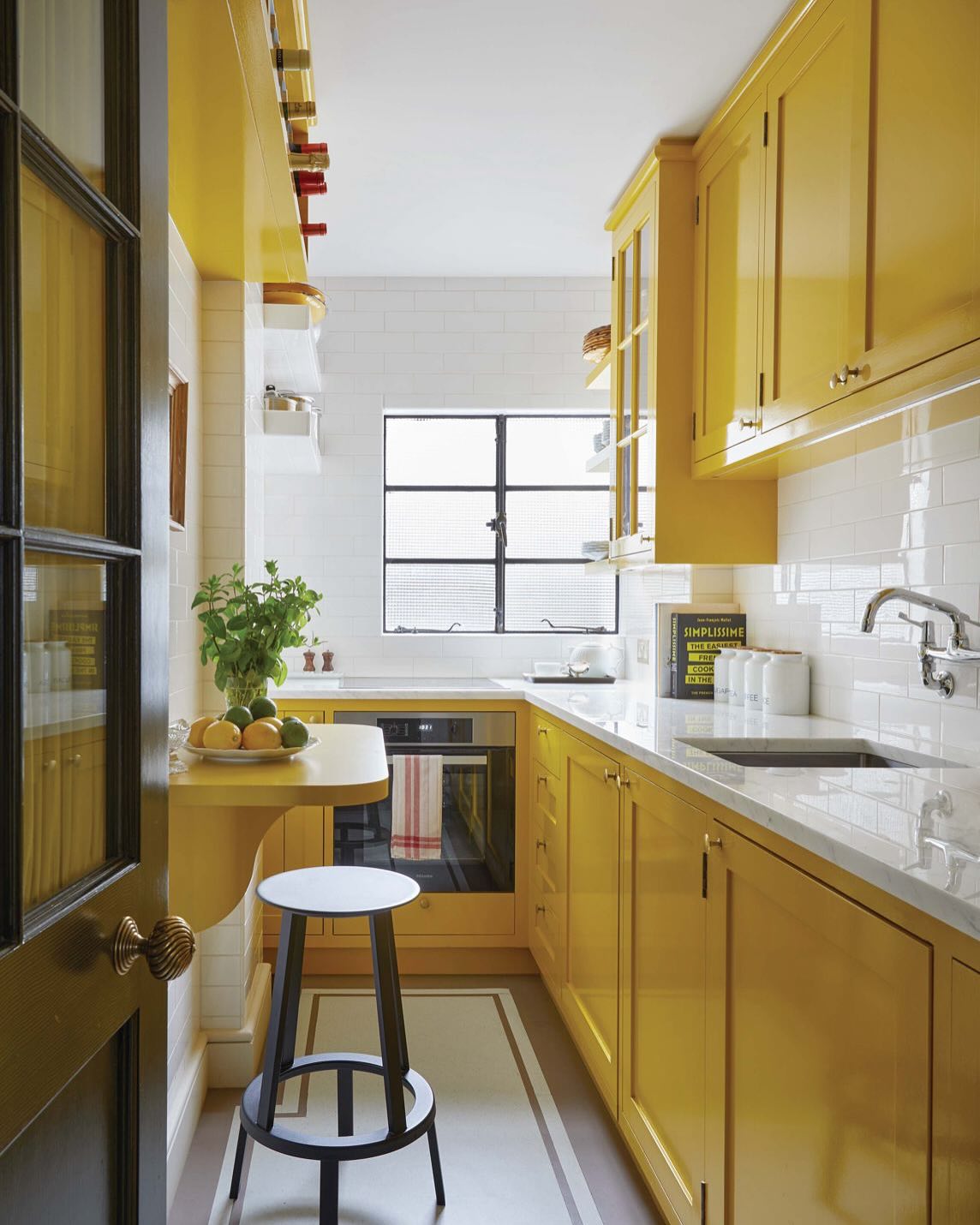 Decorating with yellow is certainly divisive - some people loathe it, and some people love it. We sit firmly in the latter camp! Wishing you all a very Happy Easter from the VGA team