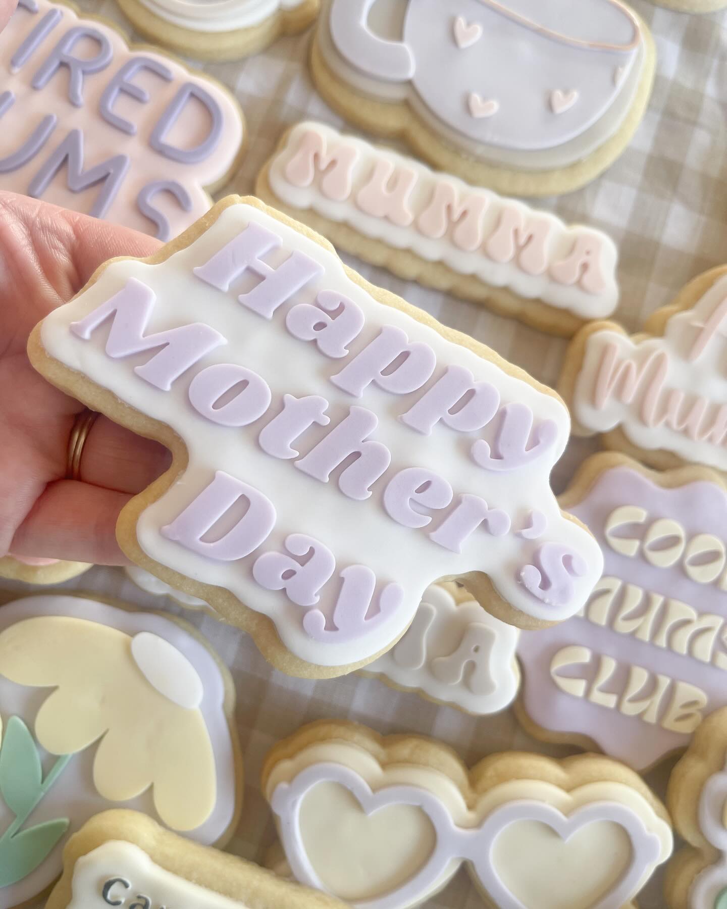 SBE Mother’s Day collection ❤️🔥
#stampedbyel #cookiestamps #cookieembossers #cookiedebossers #cookiesupplies #sugarcookiesupplies #fondantcookies #smallbusiness #shopsmallbusiness #alburywodongabusiness #bakingsupplies