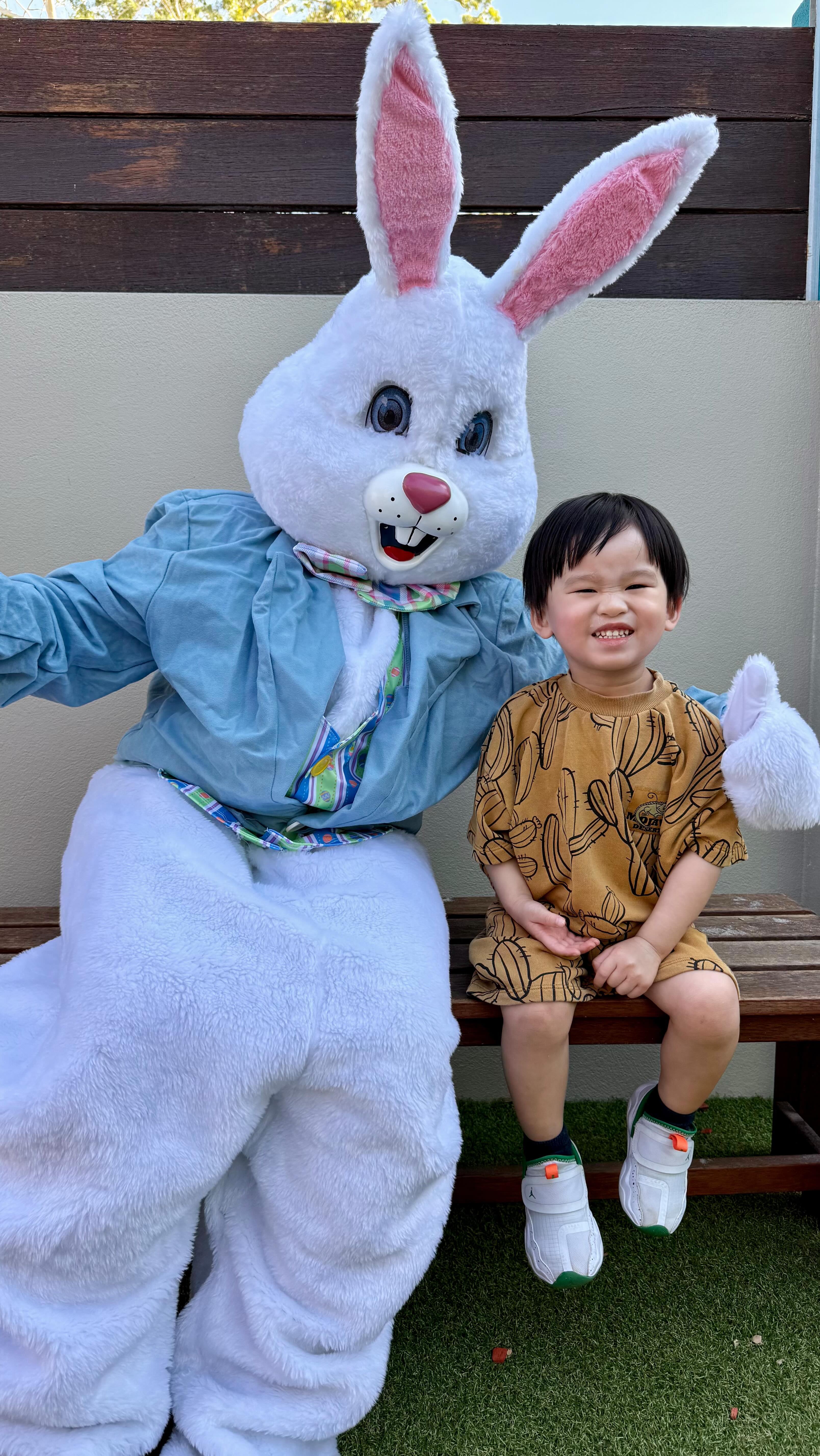 Wishing all our wonderful families a joyful and safe Easter break! 🐣
We had a special visit from the Easter Bunny this Thursday to kick off our Easter celebrations at the centre – the smiles were priceless! 🐰
✨Enjoy this time with your loved ones and we look forward to seeing you after the holidays! 💕