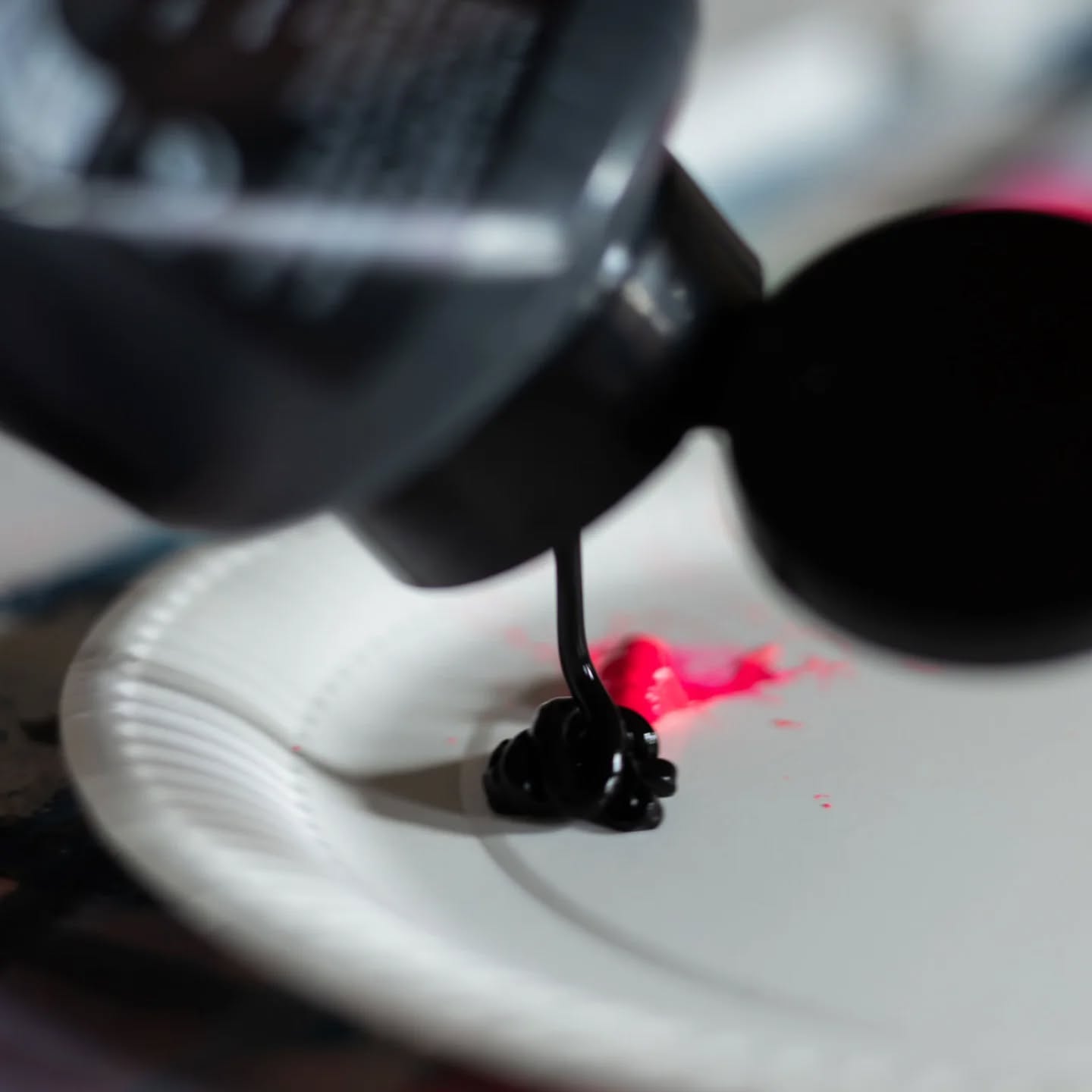 Acrylfarben, Blattgold, Leidenschaft. ✨🎨
Schicht für Schicht wächst ein neues Werk – lebendig, strahlend, einzigartig.
Kunst, die das Licht einfängt und die Seele berührt.
#neonamareart #acrylicart #blattgold #artprocess #kunstliebe #atelierleben #kunstentstehung