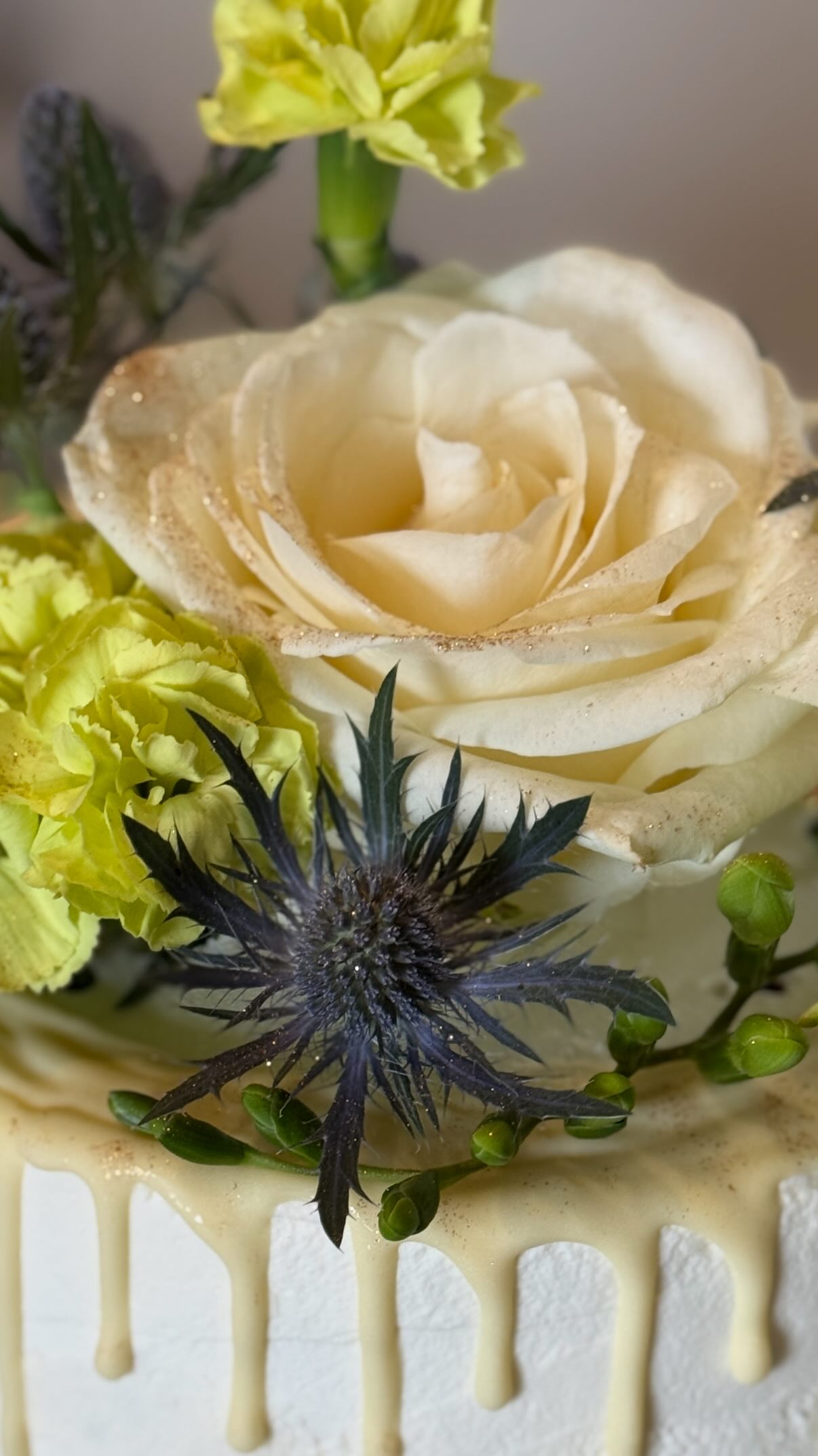 Für die süßesten Momente im Leben
Unsere zarte Babyshower-Torte (Ø 15 cm) ist ein echter Hingucker – veredelt mit frischen Blumen, gefüllt mit schokoladiger Himbeere & perfekt für bis zu 15 Gäste.
120 € pure Liebe auf dem Kuchenteller.
Jetzt vorbestellen & besondere Anlässe unvergesslich machen!
DM für Bestellungen oder Fragen
#babyshowercake #tortenkunst #cakegoals #schokotorte #himbeertraum #tortendesign #babypartyideen