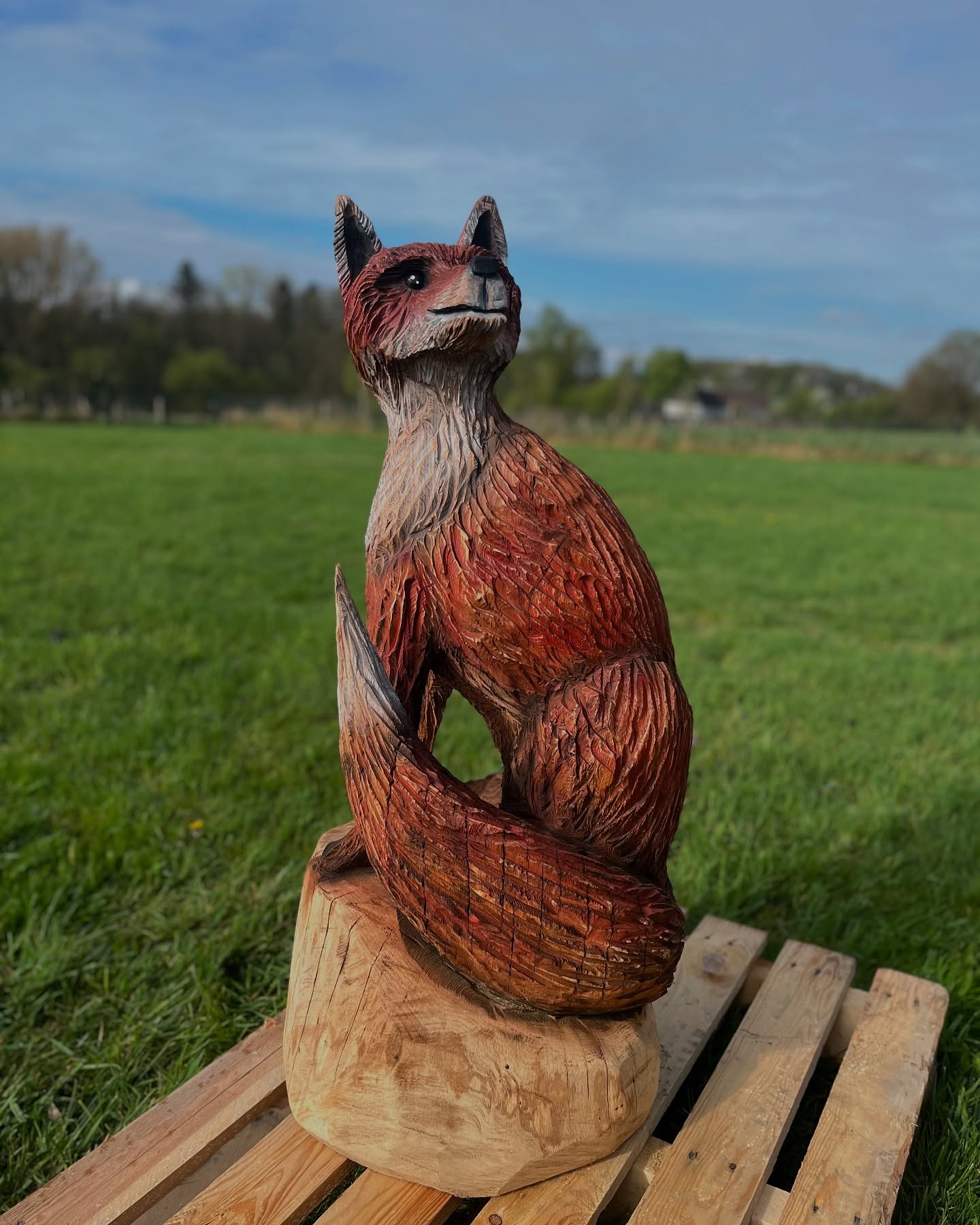 Fuchs du hast die Gans gestohlen…
Nach einem Jahr endlich fertig geworden, ich hatte ihm letztes Jahr beim @schnitzertreffen_windeck angefangen auszublocken.😅 Manchmal brauchen Sachen halt Zeit…☀️ #fuchs #fuchsliebe #carvingwood #woodcarving #carvings #saburrtoothtools #saburrtooth #stihl #kettensägenkunst #holzkunst #art #holzmachtglücklich #dreams #dekoration #garden #inspiration #handmade #handmadewithlove #schnitzen #kettensägenschnitzen #chainsawcarving #chainsawcarver #carving #woodsculptureartists #woodart #holzkunst #gardeninspiration #decoration #holzskulptur