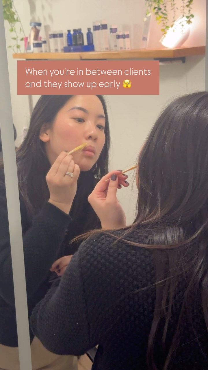 When youâre trying to fit yourself in between clients but your client shows up early đŤŁđŤ