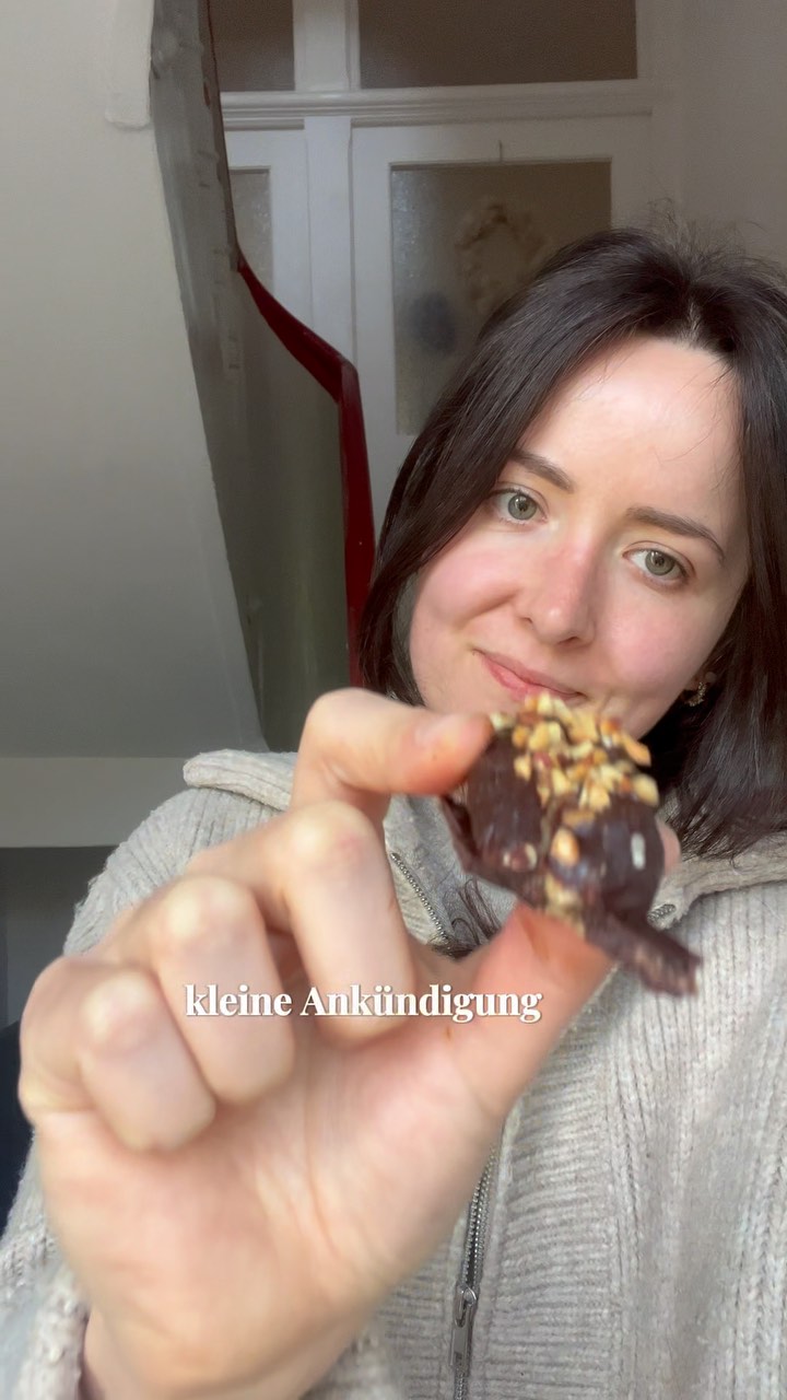 You don't wanna miss !🤤
Am Sonntag gibts wieder ein Shopupdate. Angefangen von den einzelnen Flavours, über Torten und mixed Goodies, launcht am Sonntag auch das Muttertagsspecial UND es wird noch eine zusätzliche Überraschung geben. 😍
Also ALLES geboten! Das würd ich mir definitiv nicht entgehen lassen, denn ihr wisst ja wie schnell die Artikel aktuell vergriffen sind. 🫣 Meine Empfehlung: Newsletter abonnieren und nichts verpassen🫶😊
Bitte beachtet außerdem, nächste Woche wird der Versand aufgrund des Feiertags am 1. Mai wieder vorverlegt! Bestellschluss ist demnach Montag, 28.04. und die Zustellung ist noch vor dem Feiertag, am 30. April garantiert. 😊✨
#glutenfreefood #startup #naschenohnereue