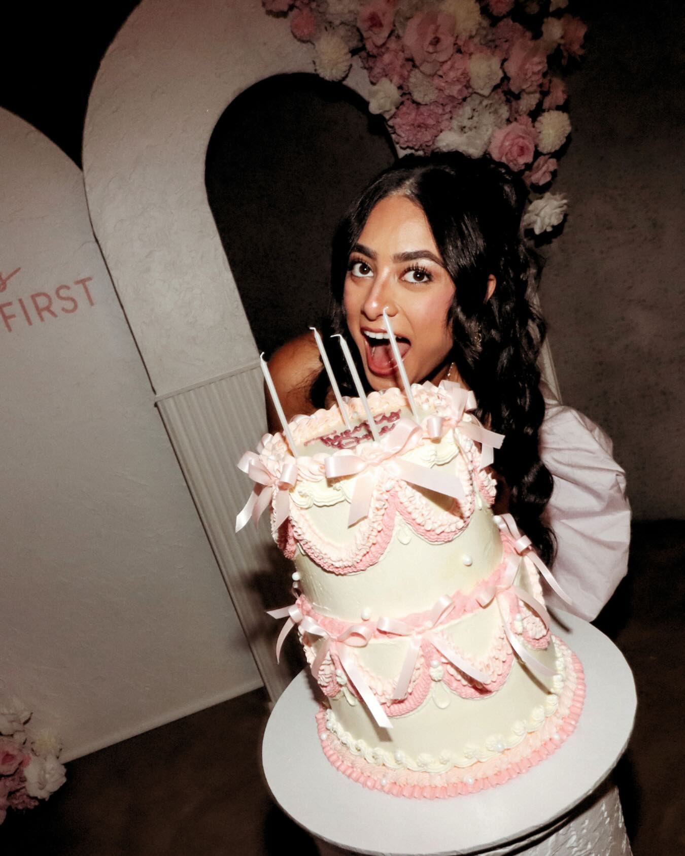 Juliette’s 21st
Table florals :@evoqueblooms
Backdrop: @interstyle.event.hire
Catering: @dalpizzavendolo
Photographer: @skystories_media