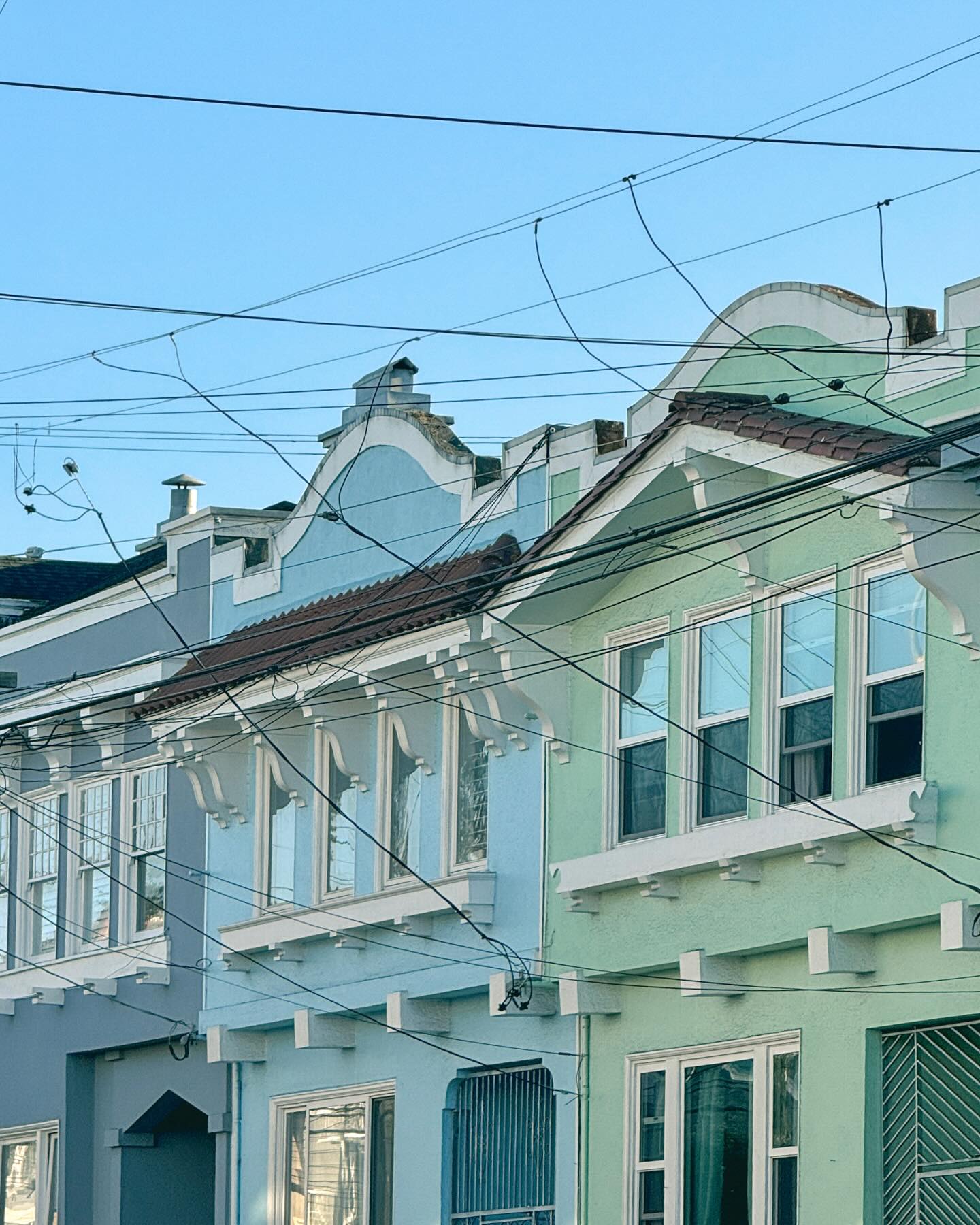 Connected by wires, divided by walls.
#shotoniphone#houses#iphoneography#sanfrancisco#bayarea#architecture#wire#electricity#warm#color#lines#walls#quote#adobe#lightroom