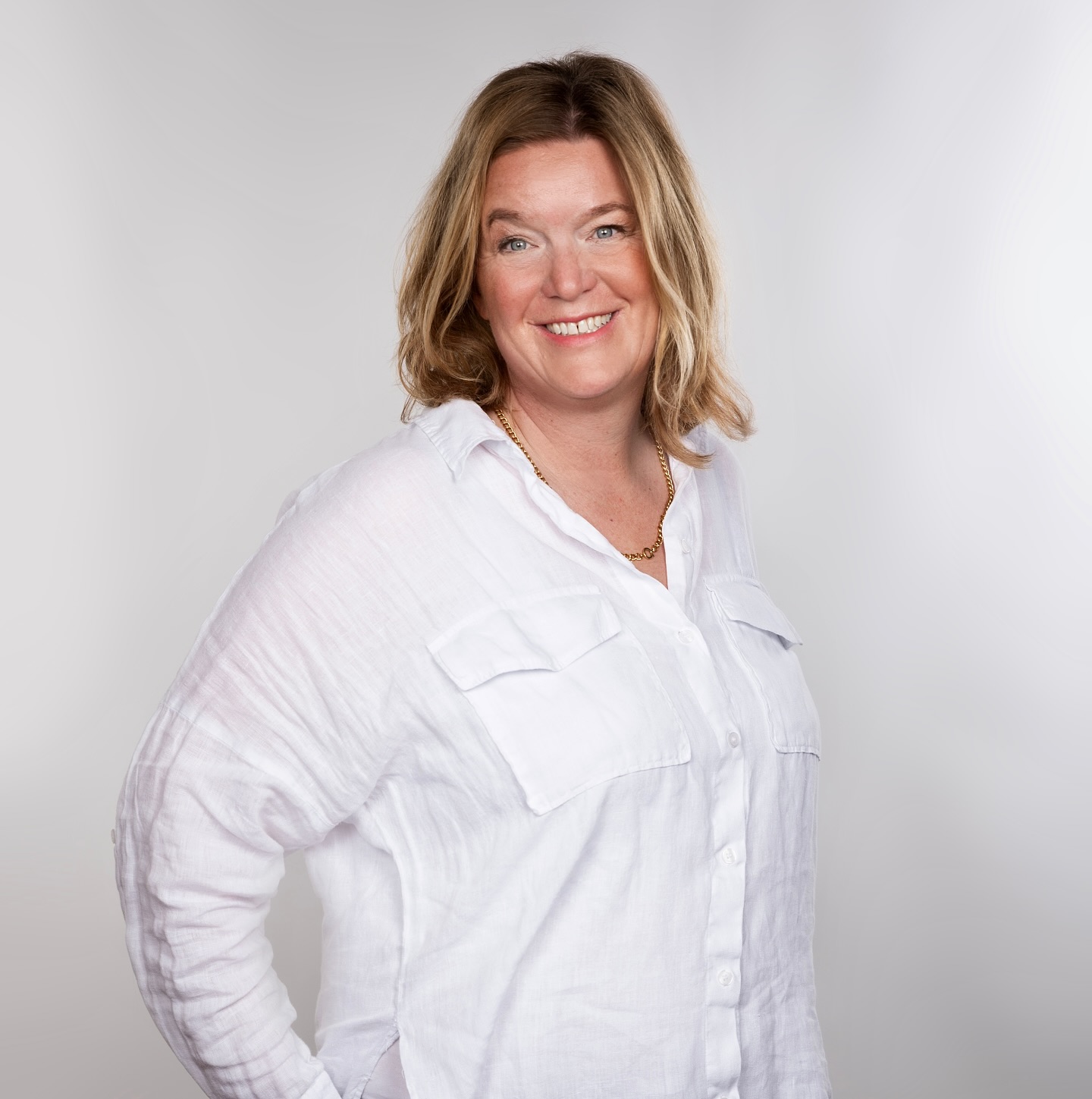 Wir sind unglaublich stolz auf unsere Klientin @melanie_kinkelbur , die mit Herz, Expertise und Vision ihre eigene Online-Akademie gelauncht hat! 🎉
Vielen Dank für das Vertrauen und die gute und inspirierende Zusammenarbeit!🌟
Mit fundierter Erfahrung als Kinder- und Jugendlichen-Psychotherapeutin hat Melanie eine Plattform geschaffen, die Fachkräfte in sozialen Arbeitsfeldern nachhaltig stärkt.
🧠 Die Kurse bieten:
• Psychologische Grundlagen – für ein tiefes Verständnis kindlicher Entwicklung
• Therapeutische Methoden – fundiertes Fachwissen und praxisnahe Anwendung
• Berufliche Perspektiven – Inspiration für Spezialisierung und Karrieremöglichkeiten
🎓 Abschluss inklusive: Teilnehmer*innen erhalten ein Zertifikat, das nicht nur ihre Qualifikation sichtbar macht, sondern auch neue Karrierechancen eröffnet.
Perfekt für alle, die in Praxen, Kliniken, Jugendhilfe, Kitas oder Beratungsstellen arbeiten – oder sich engagiert für Kinder und Jugendliche einsetzen.
✨Jetzt live: Das Basismodul „Grundlagen zur psychodynamischen Entwicklungspsychologie – Wie sich unser Selbst entwickelt“
👉 Zum Einführungspreis von nur 129 EUR
Jetzt anmelden und mit Wissen wachsen.
www.melanie-kinkelbur-akademie.com
#MelanieKinkelbur #OnlineAkademie #FachwissenMitHerz #Psychodynamik #SozialeBerufe #KinderUndJugendtherapie #KarriereMitSinn #ZertifizierteFortbildung
——
We are incredibly proud of our German client @melanie_kinkelbur , who has launched her very own online academy – built with heart, expertise, and vision! 🇩🇪 🎉
Thank you for your trust and for such a great and inspiring collaboration! 🌟
With her extensive experience as a child and adolescent therapist, Melanie has created a platform that offers lasting support for professionals in social and therapeutic fields.
Ideal for those working in clinics, practices, youth welfare, childcare centers, schools – or anyone passionate about supporting children and adolescents.
🌍 Please note: The course is currently available in German only – but an English version may follow in the future.
www.melanie-kinkelbur-akademie.com
#Branding #WhitespaceDXB