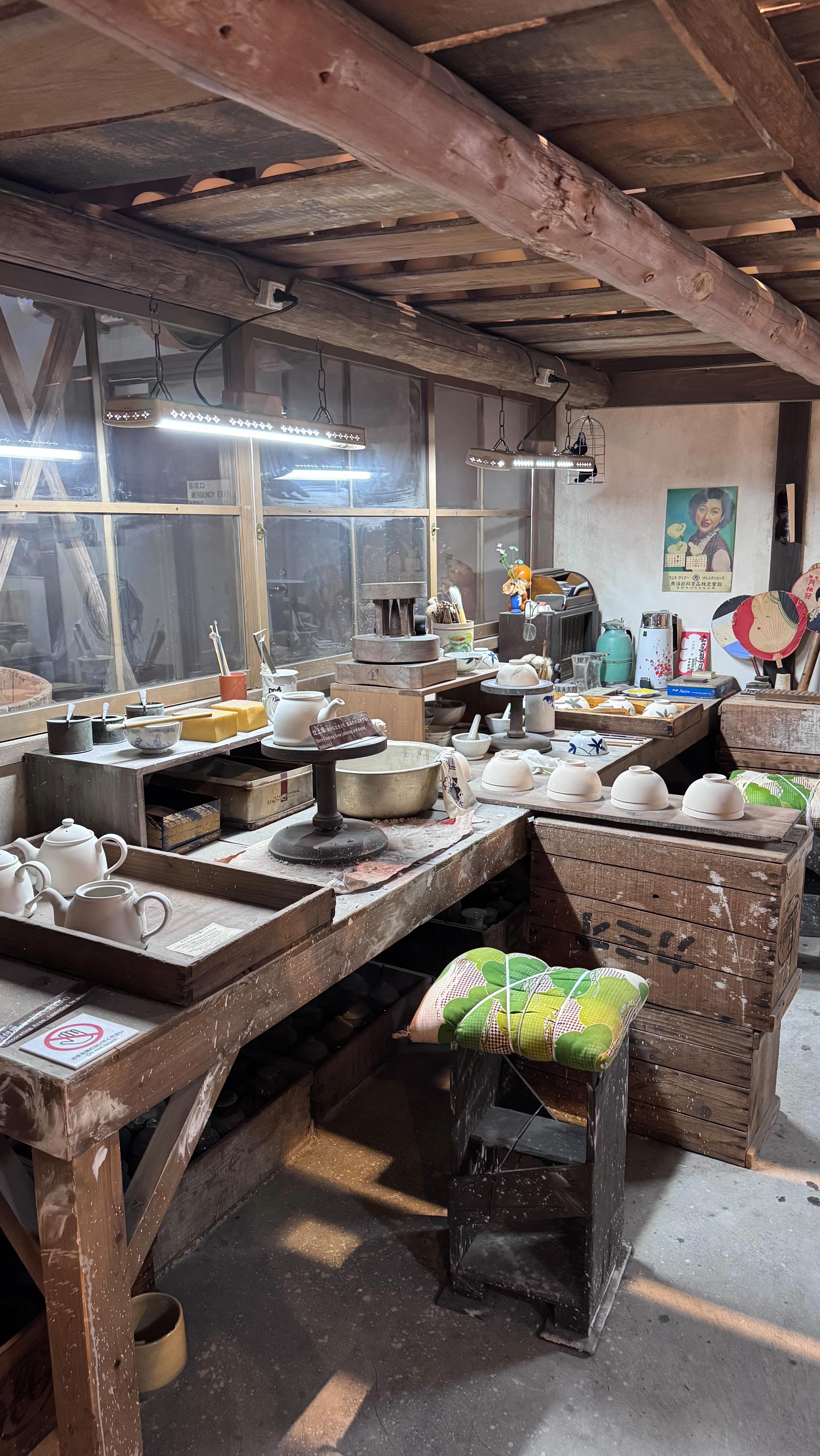 Found this fabulous museum #setoguramuseum to pop into on the way back from @toyota_automobile_museum One thousand years of pottery, stoneware and ceramics history and culture is celebrated at the Seto-Gura Museum in one of the two major kiln areas of Aichi, Seto City. Pottery and chinaware from Seto became so famous that even now, all kiln fired items and ceramics are known as “Seto-yaki” (“Fired in Seto”), or “Seto-mono” (“Seto Goods”). Such was the artistic quality of Seto-ware, it is displayed in the Smithsonian and other museums and galleries around the world.
Before you ask, yes I was in my happy place! #potteryinjapan #potterylove #parkgatepottery #potteryobsessed #ilovejapanpottery