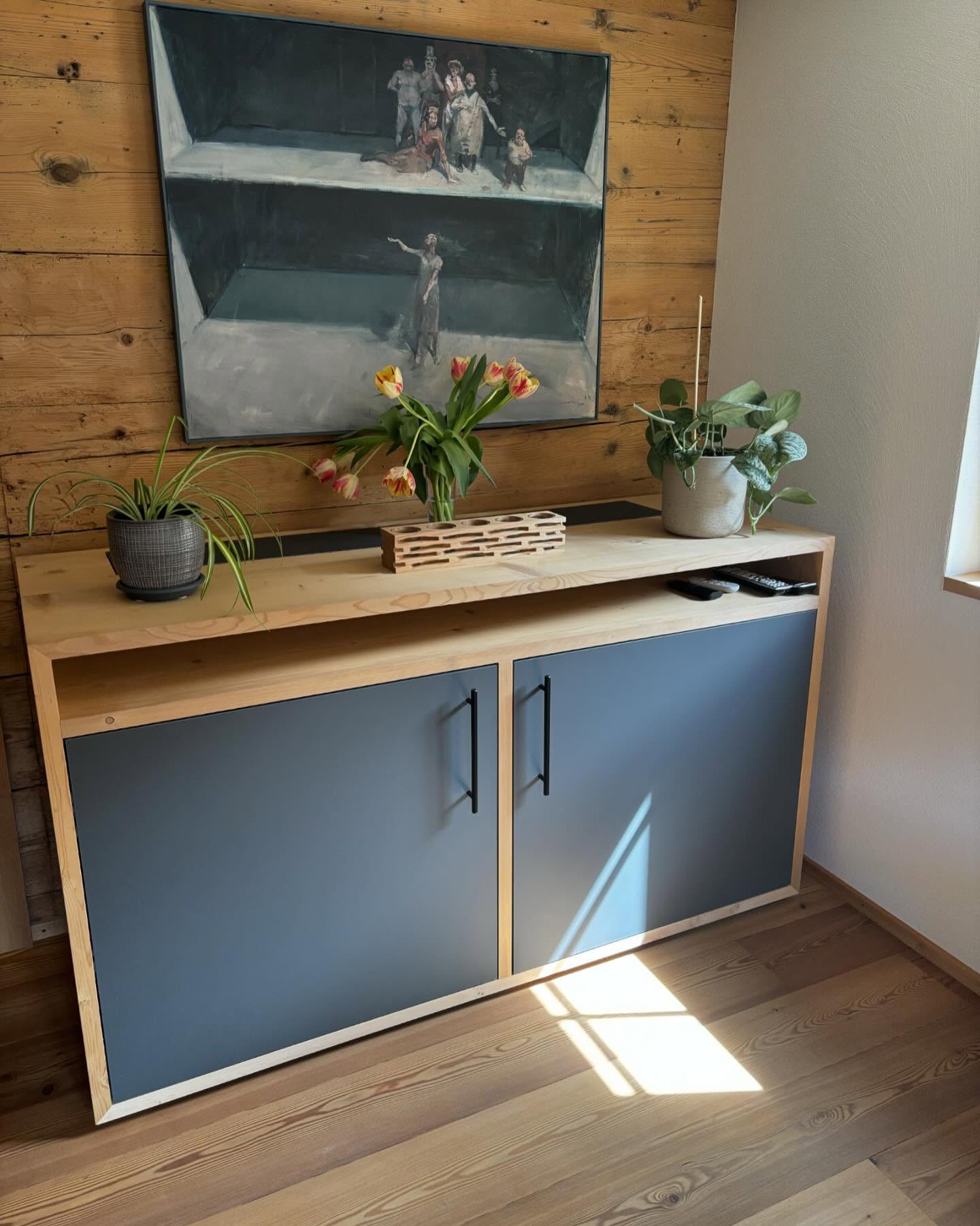 #juonag #fernsehmöbel #fichtegedämpt #fichtenholz #fichte #fernsehlift #fernsehversteckt #fernseh #holzbau #inneneinrichtung #liebezumdetail