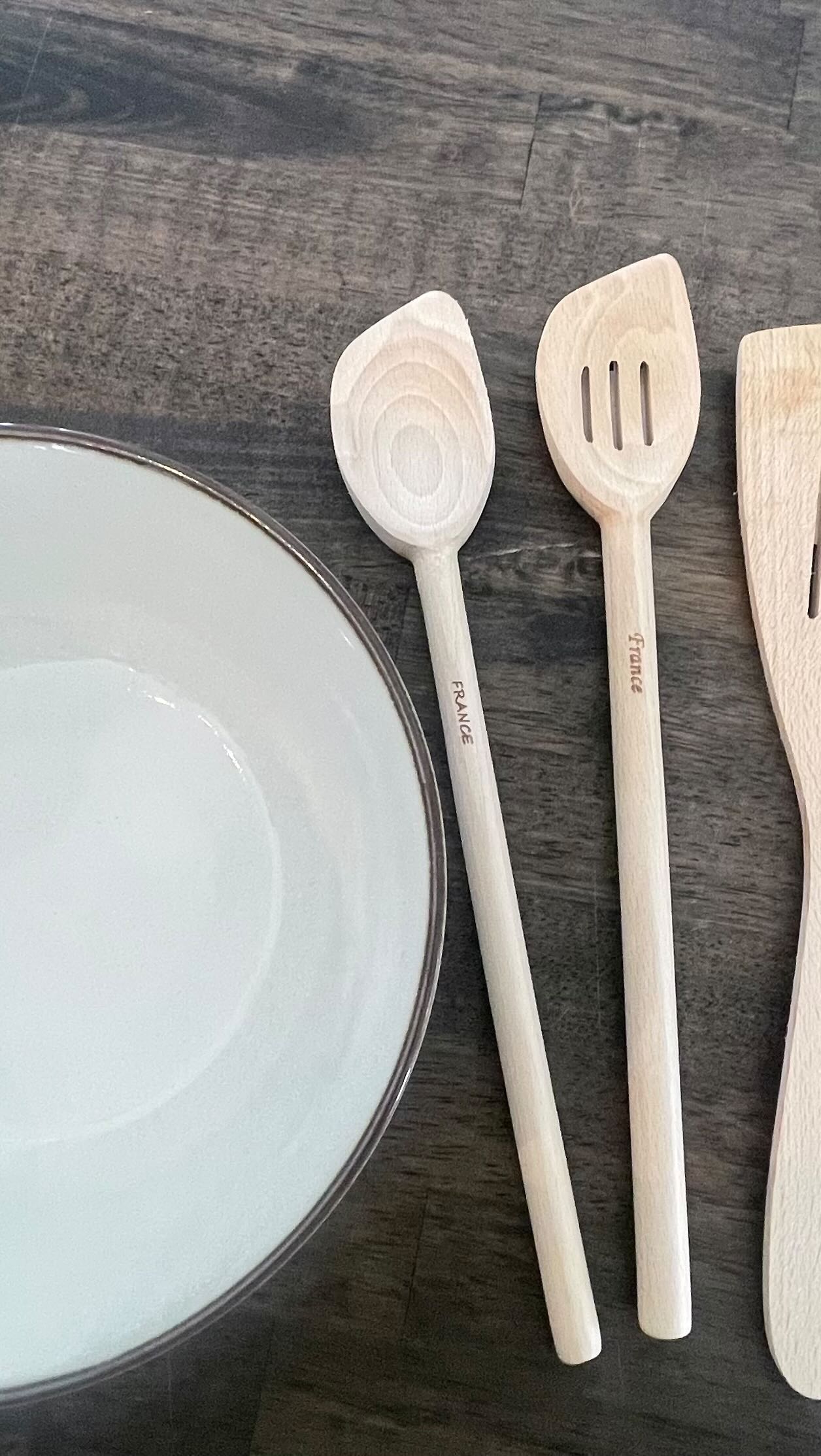 Need a gift idea? We’ve got you covered! Lots of great kitchen goodies in the shop. Come check us out! #shopmendonoma #gualalaca #searanchcalifornia #shopsmall #shopsmallbusiness #TheKoastalKitchenShop #YourKreativeKitchenShop #KoastalKitchenGualala