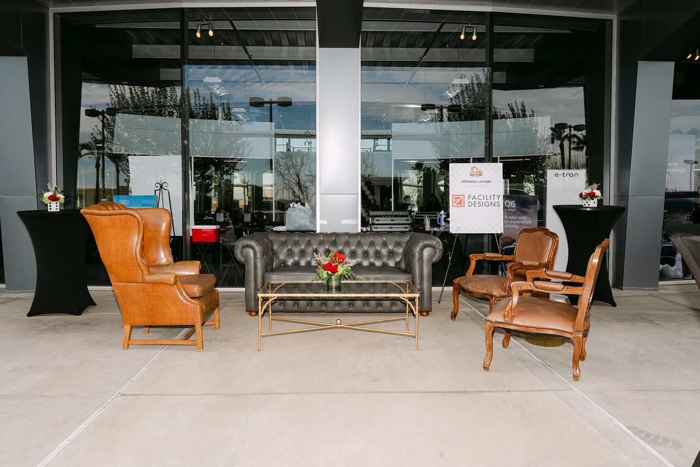 If you’re ever wondering if your guests will you a lounge - here’s your undeniable sign #stockroompicks
PICKS: Lerleen sofa • Baron chair • Dunn chair • Trace table • Reid table