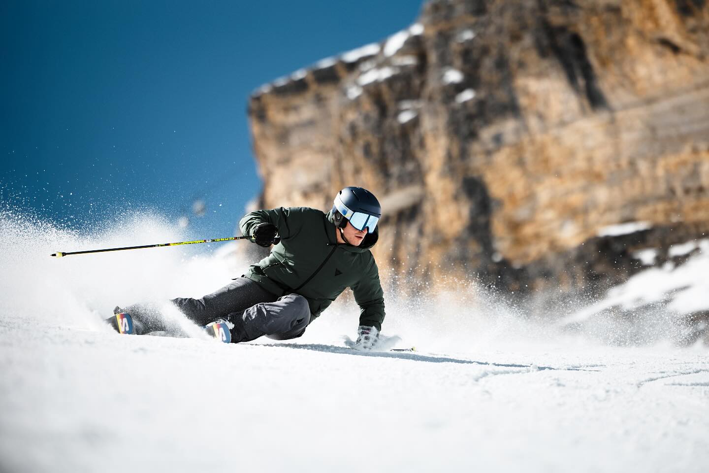 @ice_thom_ doing his thing ⚡️
#skiphotography #actionshot #sportphotographer #sportphotographers #canonphotography #outdoorphotographer #shotoncanon #dolomitiunesco #dolomitibellunesi #cortina #cortinadampezzo