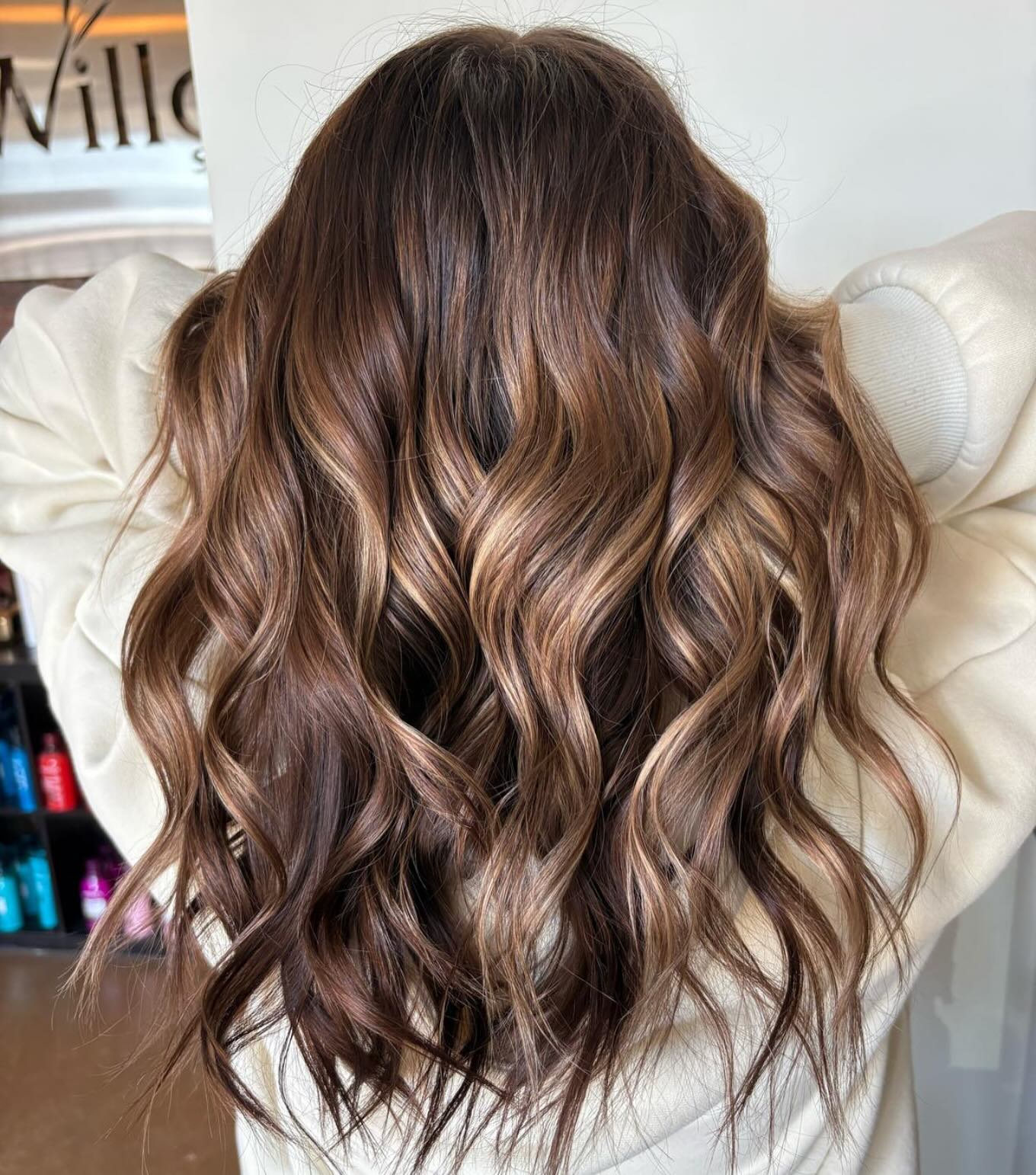 Serving up silky strands and caramel dreams — this rich brown balayage is the perfect blend of warmth and dimension ☀️
Cut and color by, Kaylee
@hairbyporisch
#BalayageMagic #CaramelGlow #BrunetteBalayage #HairInspo #DimensionalColor #HairGoals #SalonVibes