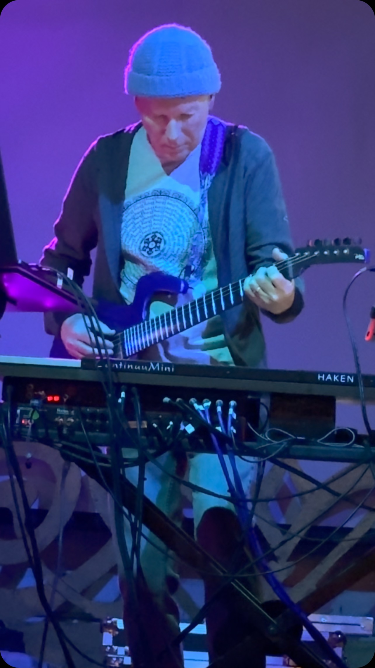 Michael builds momentum playing guitar on “Propelled”…
#michaelstearns #ambient #ambientmusic #ambientmusician #ambientcomposer #filmcomposer #soundtrack #composer #spaceambient #concert #synth #synthesizer #soundscape #liveambient #soundjourney #electronicmusic #atmospheric #ambientelectronic #electricguitar #guitar #guitarist #sound #music #musician #viewcy @viewcyrecords @solar_culture_gallery