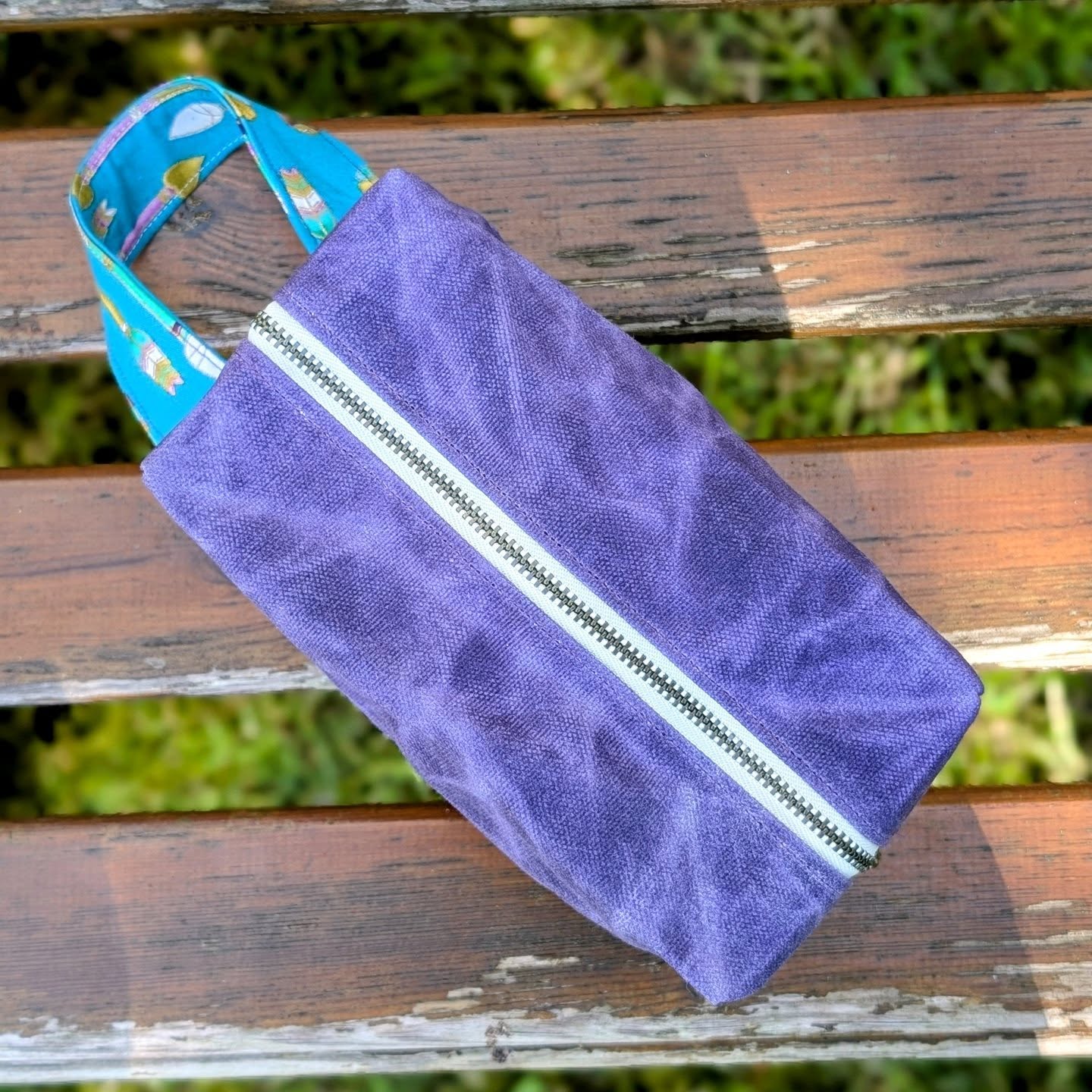 Prototyping! I'm always up for a challenge, but getting this one right made my head hurt! 🤔 Anyway, it turned out rather pretty dontcha think?!
#prototype #waxedcanvas #cosmeticsbag #handmadebag #EtsyShop #etsyseller #makersmovement #makersgonnamake #makeit #loveit