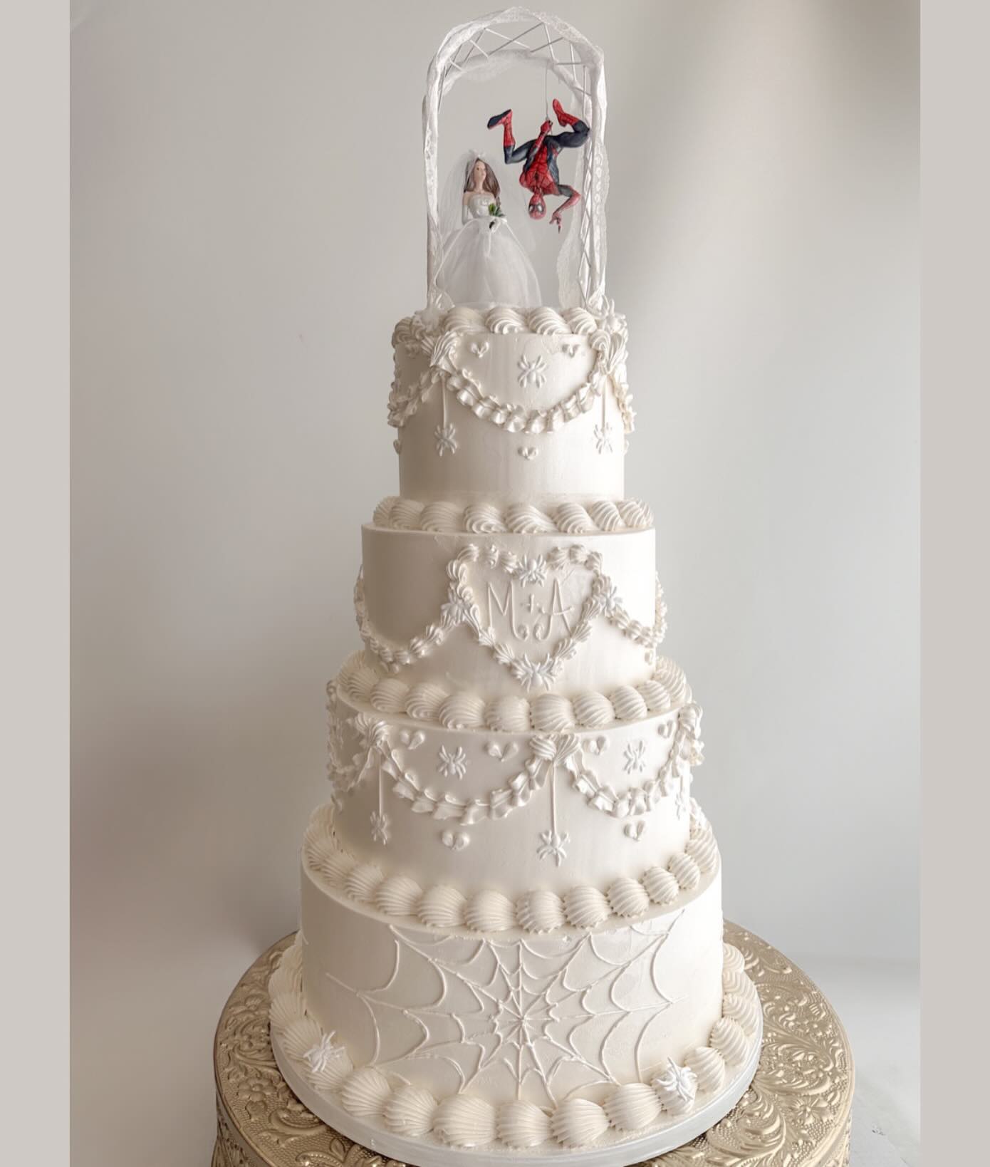 Traditional wedding cake feel, with a custom Spidey spin.
#weddingcake #spidermancake #customweddingcake #customcaketopper #spidermanweddingcake #spidermanweddingcaketopper