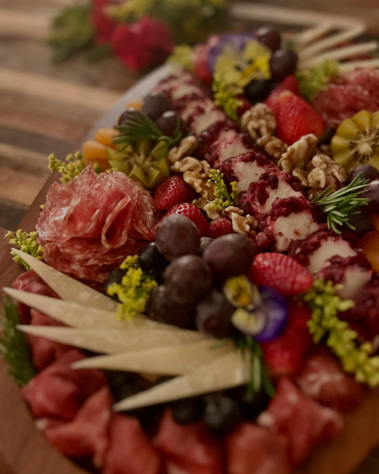 Easter is right around the corner…🐰
#charcuterie #charcuterieboard #grazingplatters #grazingboard #grazingtable #grazing #graze #salumeria #salumi #salume #italian #charcuterietable #easter #cheese #glutenfree #keto #paleo #foodporn #grazingboxes #foodie #antipasto #antipasti #atx #atxfoodie #austincharcuterie #italianfood #grazingboards #atxfood #latavolatx
