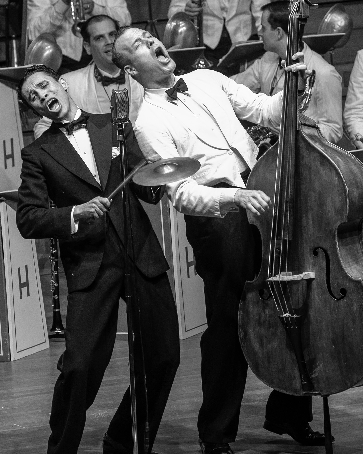 Recently with the Swing Dance Orchestra at Laeiszhalle/ Hamburg before and at the concert. Photos by @uwehauth
@theswinginhermlins
@daveetheewave
#1930s #1940s #bass #retro, #vintage #swing #swingdanceorchestra #vintagefashion #doublebass #gutstrings #oldtimes #hamburg #laeiszhalle #davidhermlin #music #joy #tradjazz #olddays #maltetoenissen
