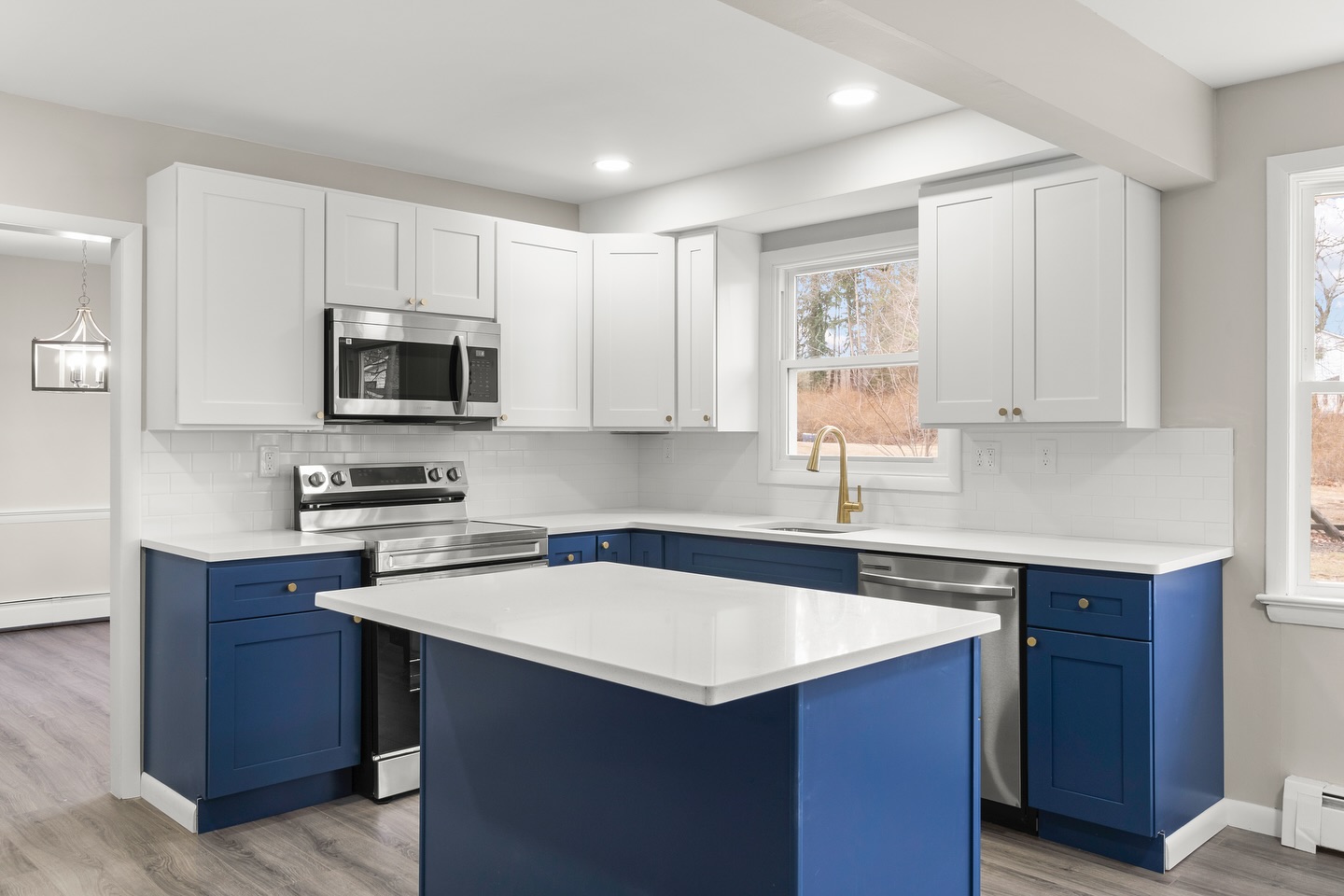 This kitchen really BLUE us away! 💨🔷🏠
.
.
.
#realestate #njrealtor #realtor #realestatenj #realestatephotography #realestatephotos #realestatephoto #realestatelife