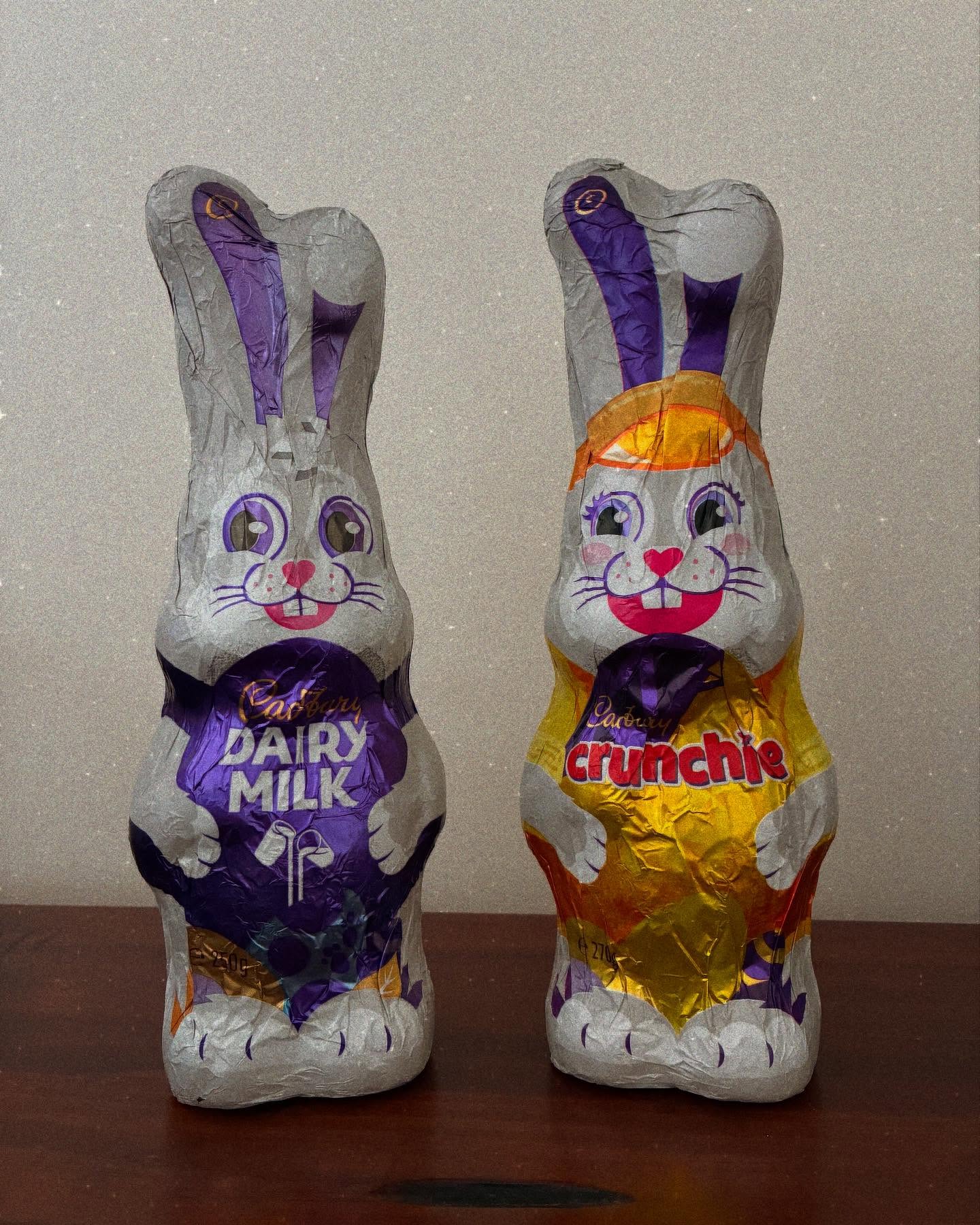 🌸 Easter Long Weekend Done Right: Food, Fun and Zero Guilt 🐣🍫
⠀
If you enjoyed some extra chocolate, shared meals with loved ones, or took a break from your usual routine —that’s not something to feel guilty about. That’s living 💛
⠀
✨ Food isn’t something you need to earn or burn off
💪 Exercise is not punishment—it’s a way to support your body and feel strong, not a tool to “undo” your weekend.
⠀
Feeling a little fuller than usual today? That’s totally normal. It’s likely from some extra food volume, water retention (hello salty snacks + Easter treats), and a slower digestive pace from more relaxing.
⠀
💡 To actually gain 1kg of body fat, you’d need to eat around 7,700 extra calories on top of your usual needs—that doesn’t happen in one weekend. What you’re feeling isn’t fat gain, it’s your body adjusting after enjoying a few more goodies than usual. And that’s okay 🤗
⠀
No need for guilt, just a smooth return to your normal routine and nourishing your body 🌿
⠀
You haven’t undone anything—you’re still on track, one weekend doesn’t change that.
Your progress isn’t measured by a few meals or missed workouts—it’s built on consistency, self-compassion, and the way you care for yourself over time 🌟💖
- CK 🍏💪🏻
⠀
#ClinicalNutritionist #FoodFreedom #NoGuilt #JoyfulMovement #IntuitiveEating #EasterWeekend #NutritionWithoutRules #CompassionateNutrition #BodyKindness #MindfulLiving #AllFoodsFit