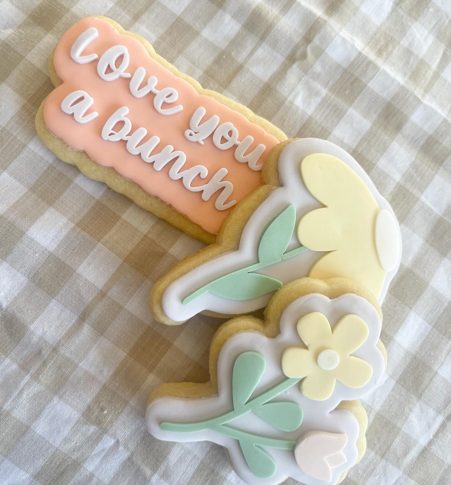 SBE Mother’s Day collection ~ Love you a bunch edition 🌷💐
#stampedbyel #cookiestamps #cookieembossers #cookiedebossers #cookiesupplies #sugarcookiesupplies #fondantcookies #smallbusiness #shopsmallbusiness #alburywodongabusiness #bakingsupplies