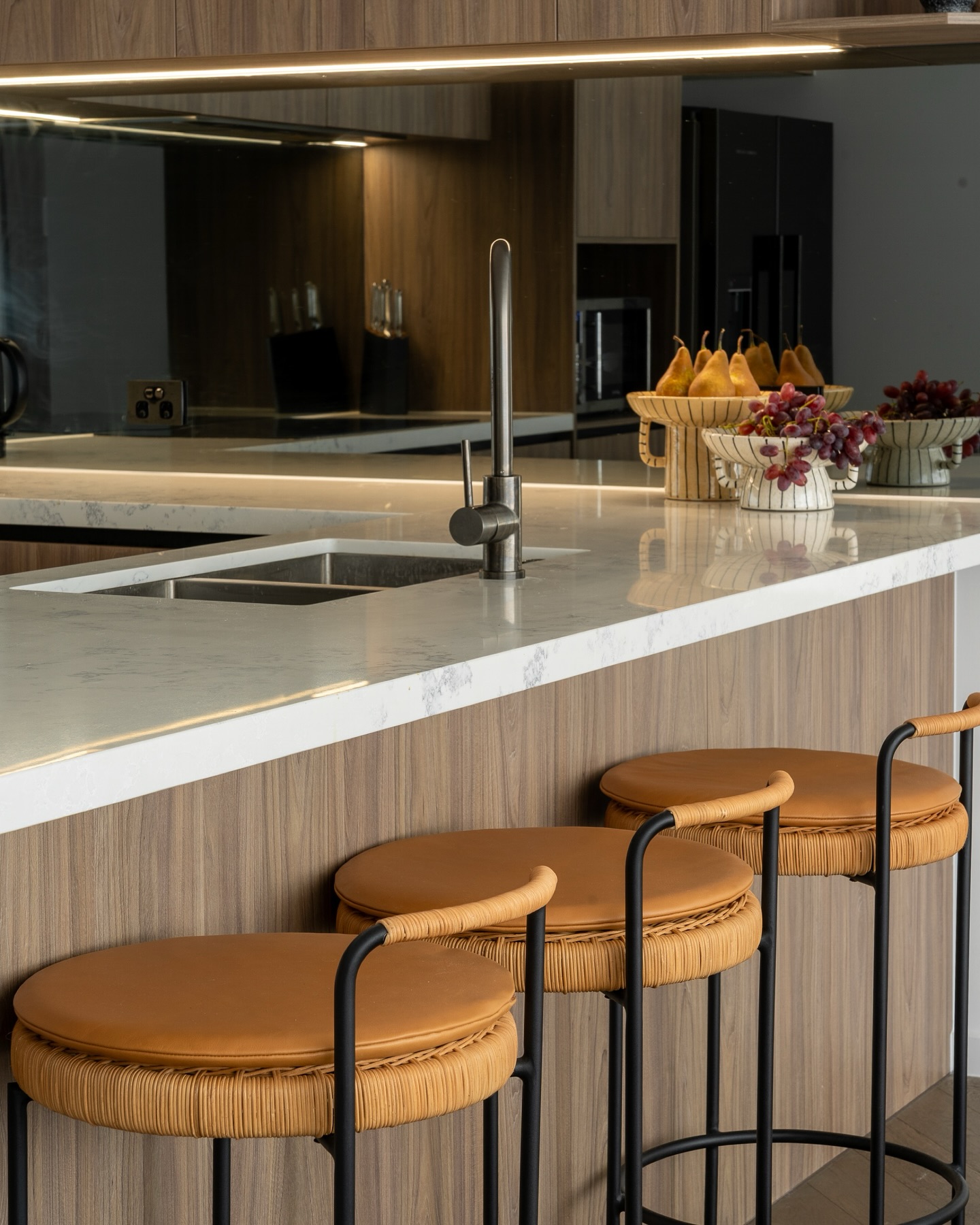 Happy Easter long weekend to all!
We are forever obsessed with these @ellisonstudios Pierre Counter Stools 😍
📸 | @joeweaven
#hausofgray
#sarahellison #interiordesign #interiorstyling #homedecor #brisbaneinteriordesigner #brisbanestylist