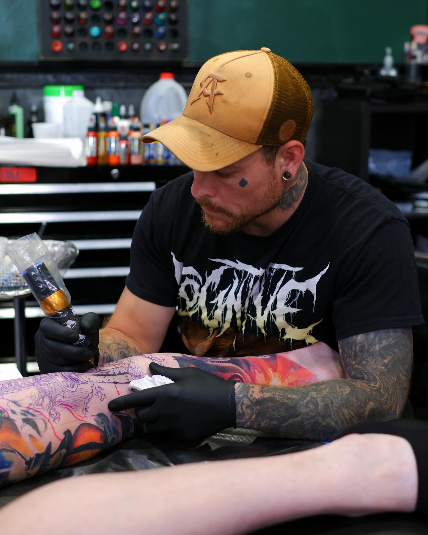 Meet the crew at Articulate Gallery. We have artists that specialize in different styles and ready to tattoo. Color realism, black and grey, polka, neotraditional and traditional styles welcome. Shoot us a message to book, give our artists a follow for available designs and check out their work! 📸: @mhorta33 #arizonatattoo #arizonatattooartist #glendaletattoo