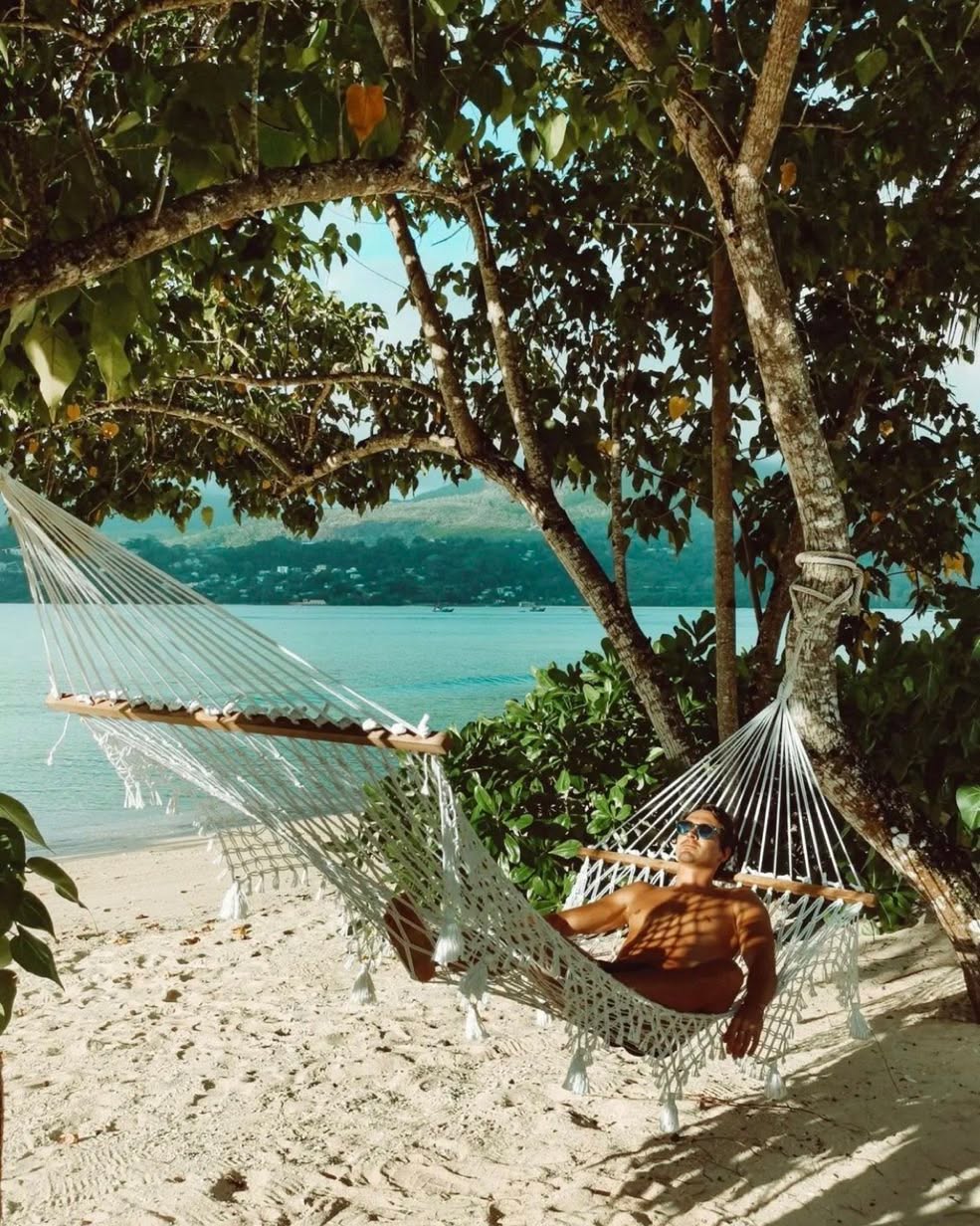 Where time slows down and paradise takes over. Relaxation and holiday goals at Pineapple Beach Villas.
#Seychelles #BeachEscape #PineappleBeachVillas #holiday #islandholiday