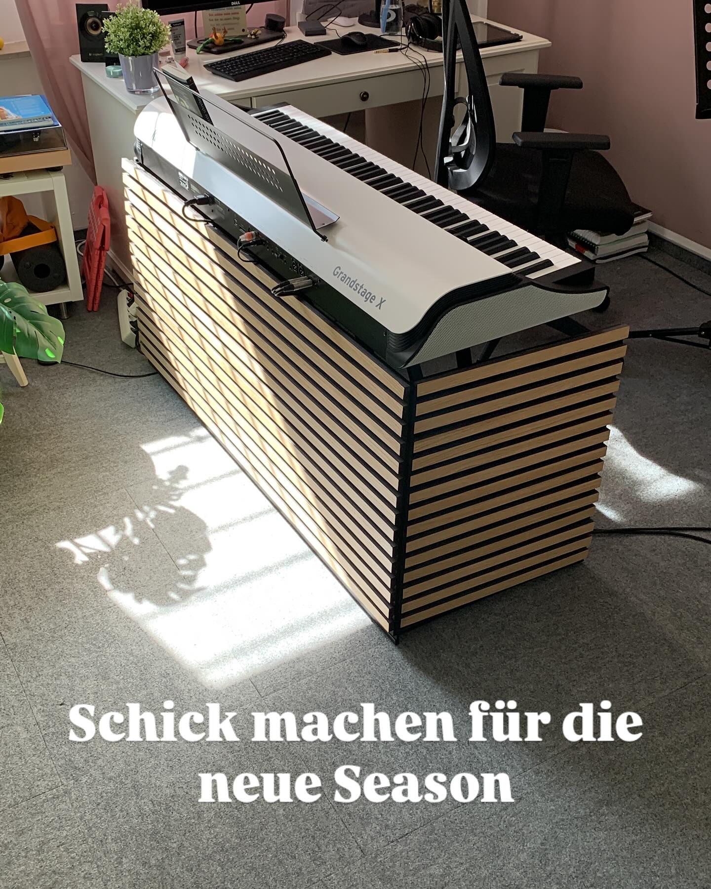 Damit das alles noch schicker aussieht, hab ich eine neue Abdeckung in der Hochzeitspause gebastelt. Danke an @diaz_live für die Idee und vor allem @flo_ri_20 für die Hilfe bei der Umsetzung.
Ich freu mich auf die nächsten Auftritte mit @rebecca_sammet_music und unserem Drummer Fabi ☺️
#dankbar #vorfreude #hochzeit #trio