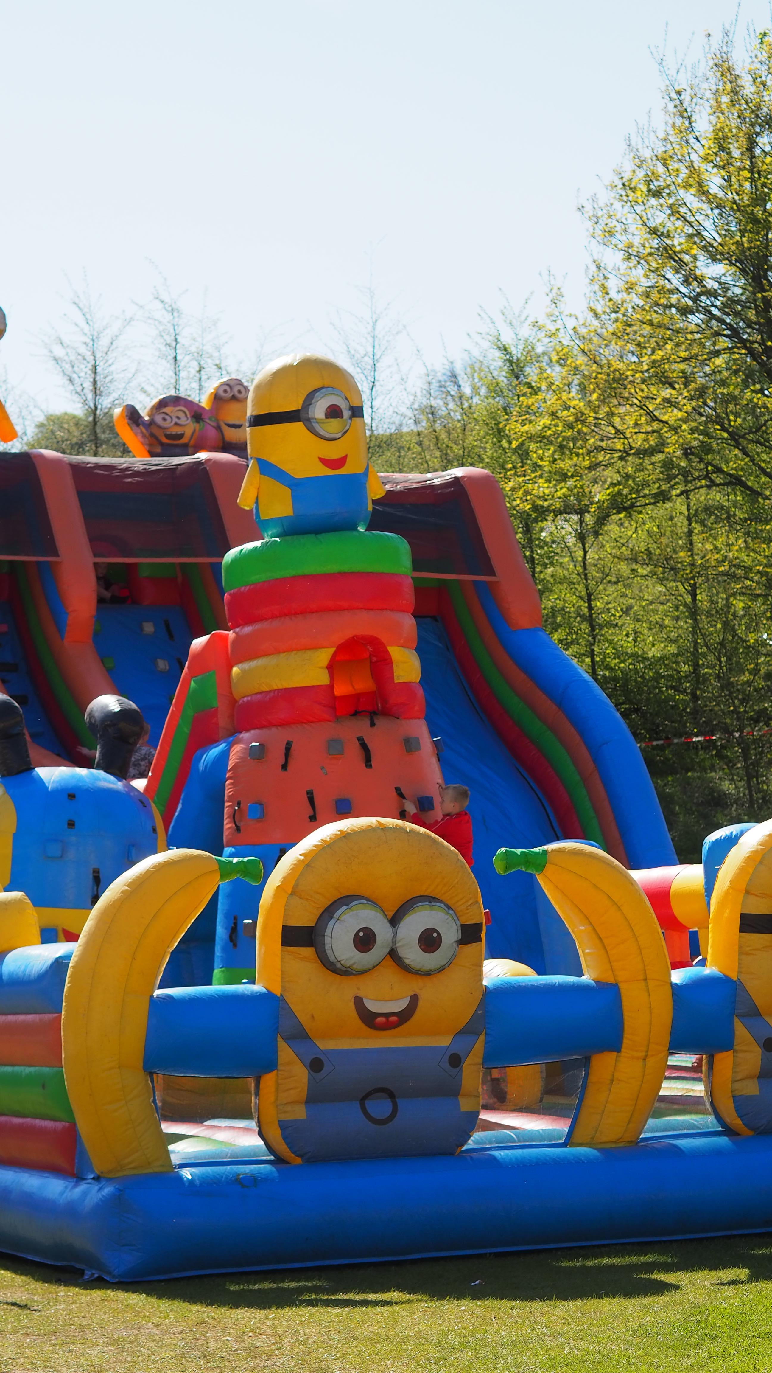 Heute noch nichts vor❓
Besucht uns auf dem MEGA SPORTS Familientag in Sundern-Hagen ☀️
Freut euch auf Action, Spaß und Musik 🚴🏼♂️🎶
#megasports #sparkassennachwuchsrennen #sunday #familyday #spaß #bikefestival #familientag