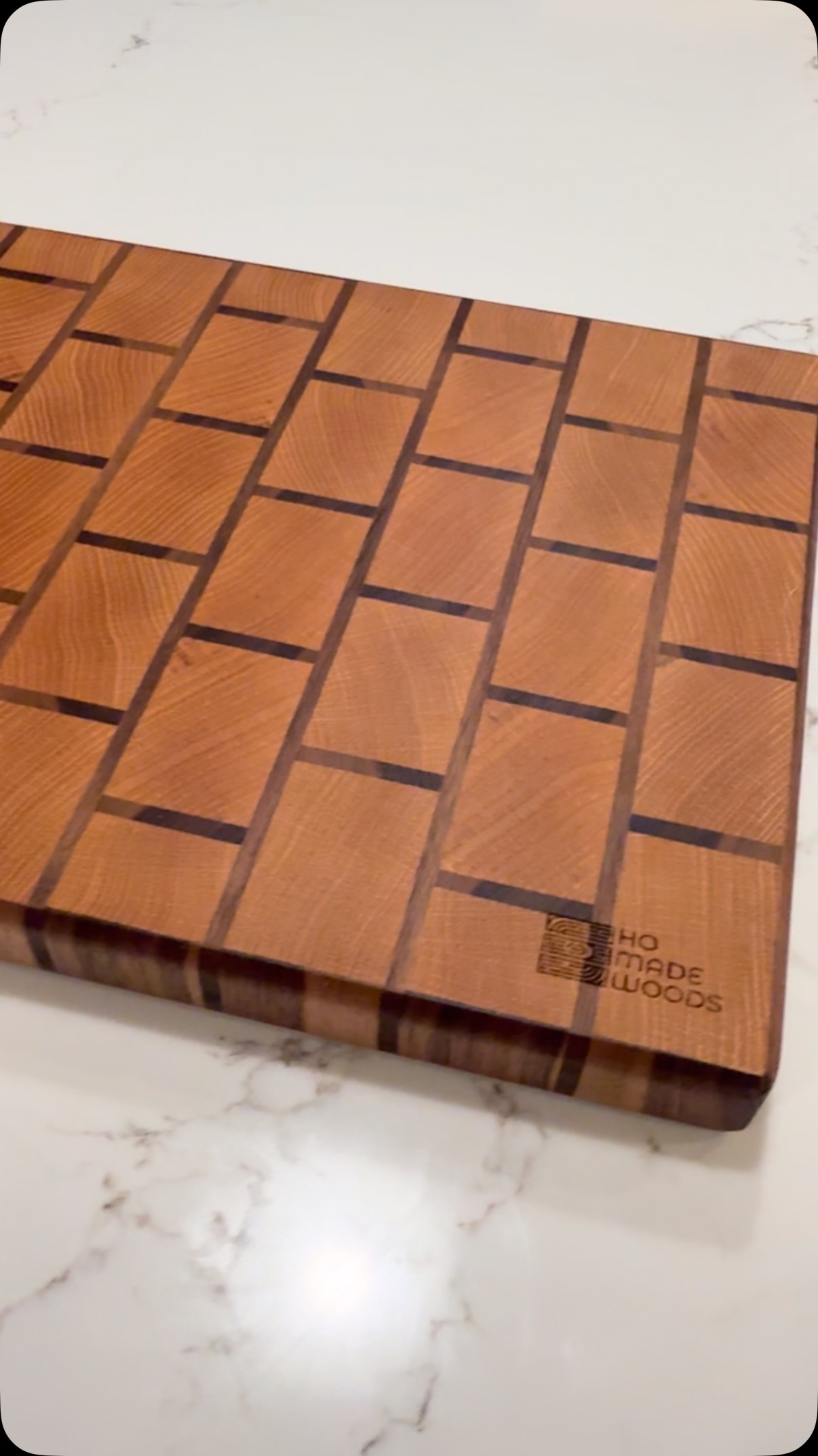 Finished this custom oak and walnut, end grain, brick style cutting board today. 15.5”x10”x1.125”. Perfect size for everyday use and double sided so you can cut meat on the juice groove side and other food on the flip side.
Very happy with the outcome. Let’s hope the client is too!
Reach out when you want one made for you 😉
#homadewoods #woodworking #smallbusiness #cuttingboard #woodcuttingboard
