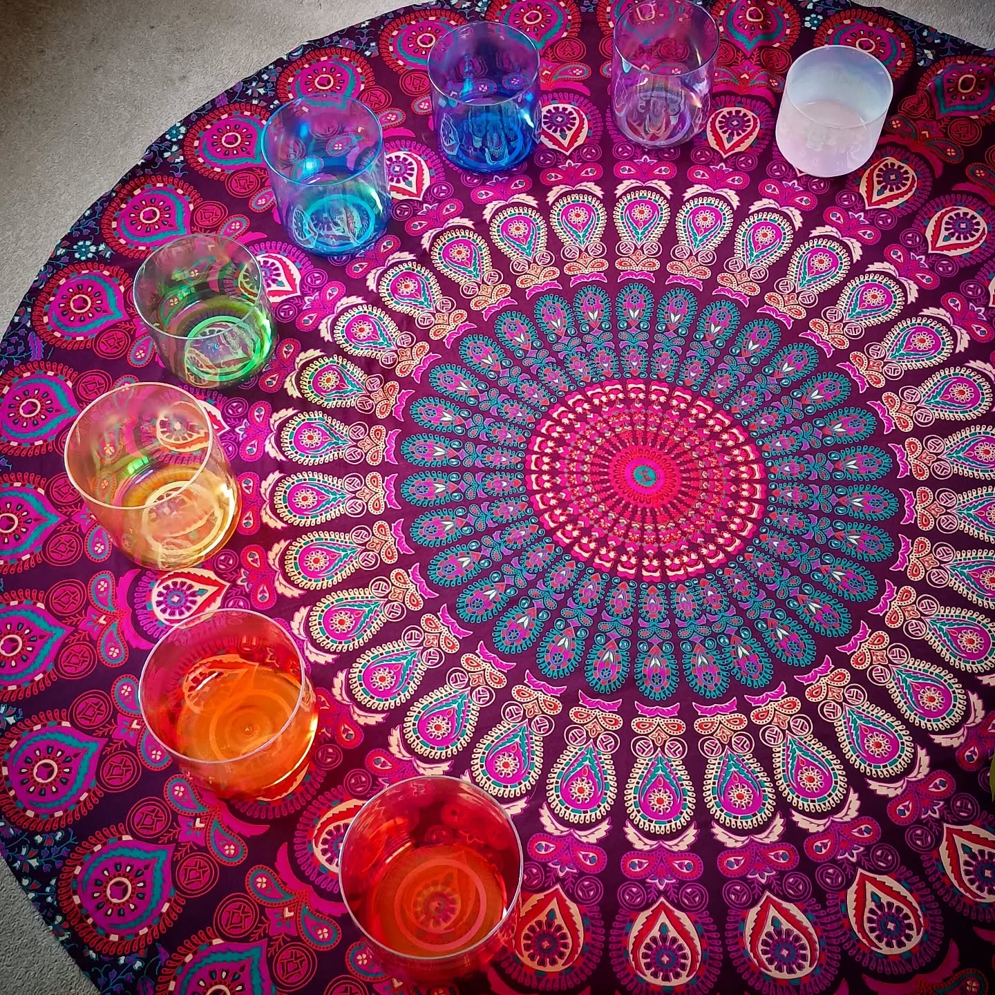 Doing some practice with my new crystal bowls from @synchronicitysounds before introducing them to my sound baths. 𫨠They produce such a clean and long-lasting sound. š
#singingbowls #soundbath #soundhealing