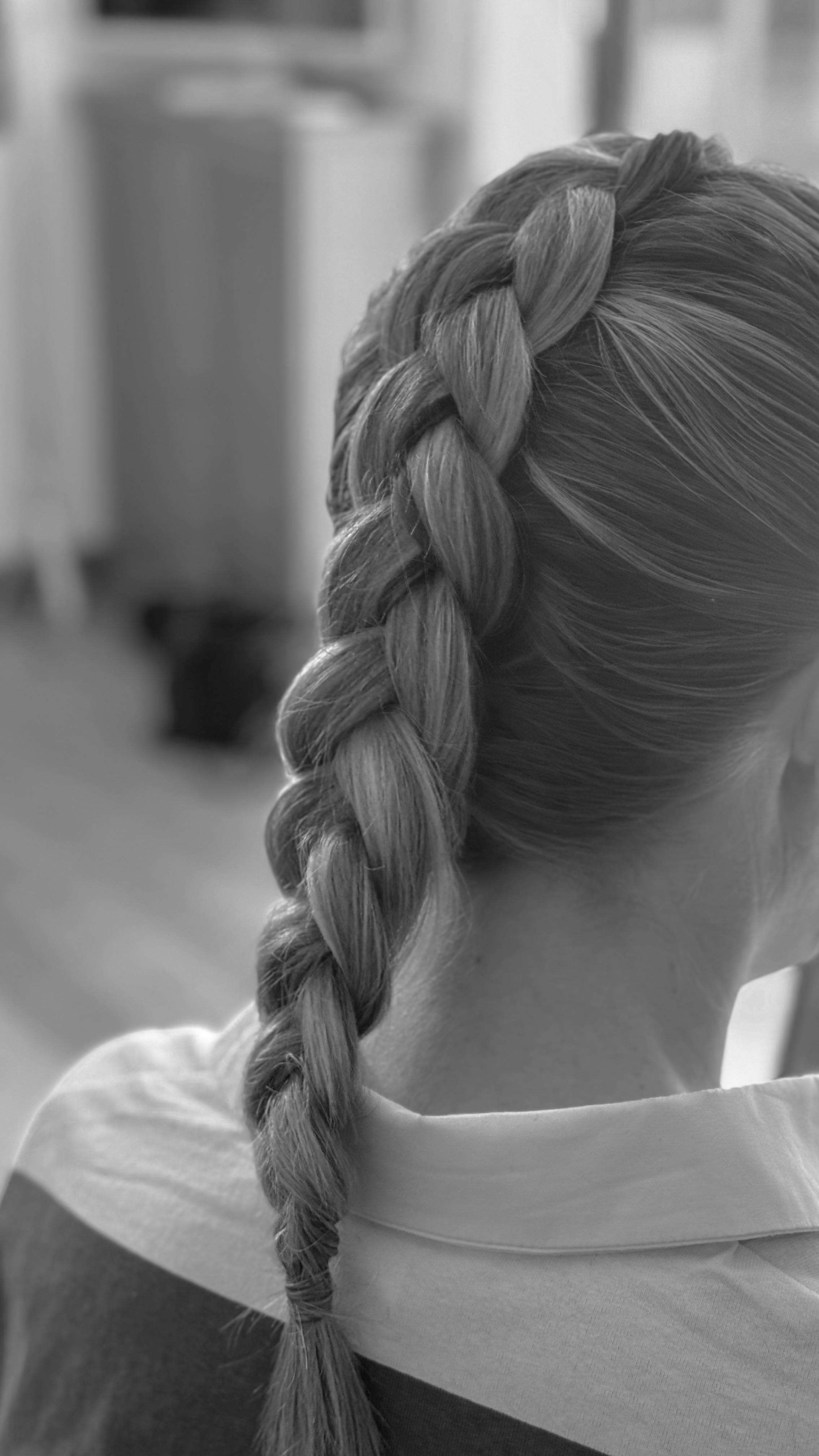 Sometimes all you need is a simple Dutch plait 🐚
Love a soft slick braid using the best products to hold this in place including;
@bedheadbytigi @tigiprofessionals Wax Stick and Masterpiece
@got2b Volumising Powder
@schwarzkopfprouk Balm
#hairstylist #hairstyle #dutchbraid #dutchplait #melissaoldridge #janerika #janerikadesign