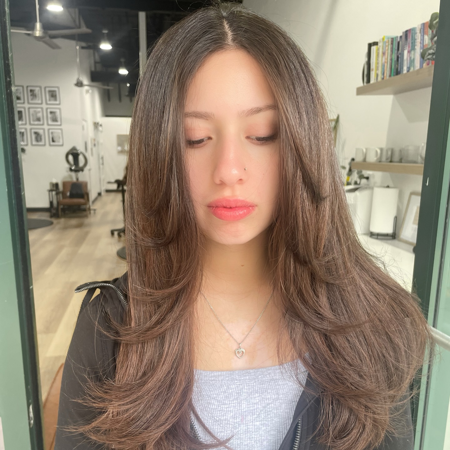 Transform Your Look with a Layered Haircut!
Are you ready to elevate your hairstyle game? This layered haircut is the perfect choice for anyone looking to add movement, volume, and a fresh, modern touch to their hair!
Imagine stepping into the salon and leaving with a stunning look that frames your face beautifully. This layered haircut is designed to enhance your natural beauty, creating soft, flowing layers that give your hair an incredible sense of movement. Whether you have straight, wavy, or curly hair, these layers work to add texture and depth, making your hair look voluminous and full.
One of the standout features of this haircut is the face-framing layers that gently soften your features. These layers are strategically cut to highlight your cheekbones and jawline, giving you that effortlessly chic vibe that everyone is after. Plus, they enhance your facial structure, making your eyes pop and bringing attention to your smile!
Let me help you achieve the hair of your dreams!