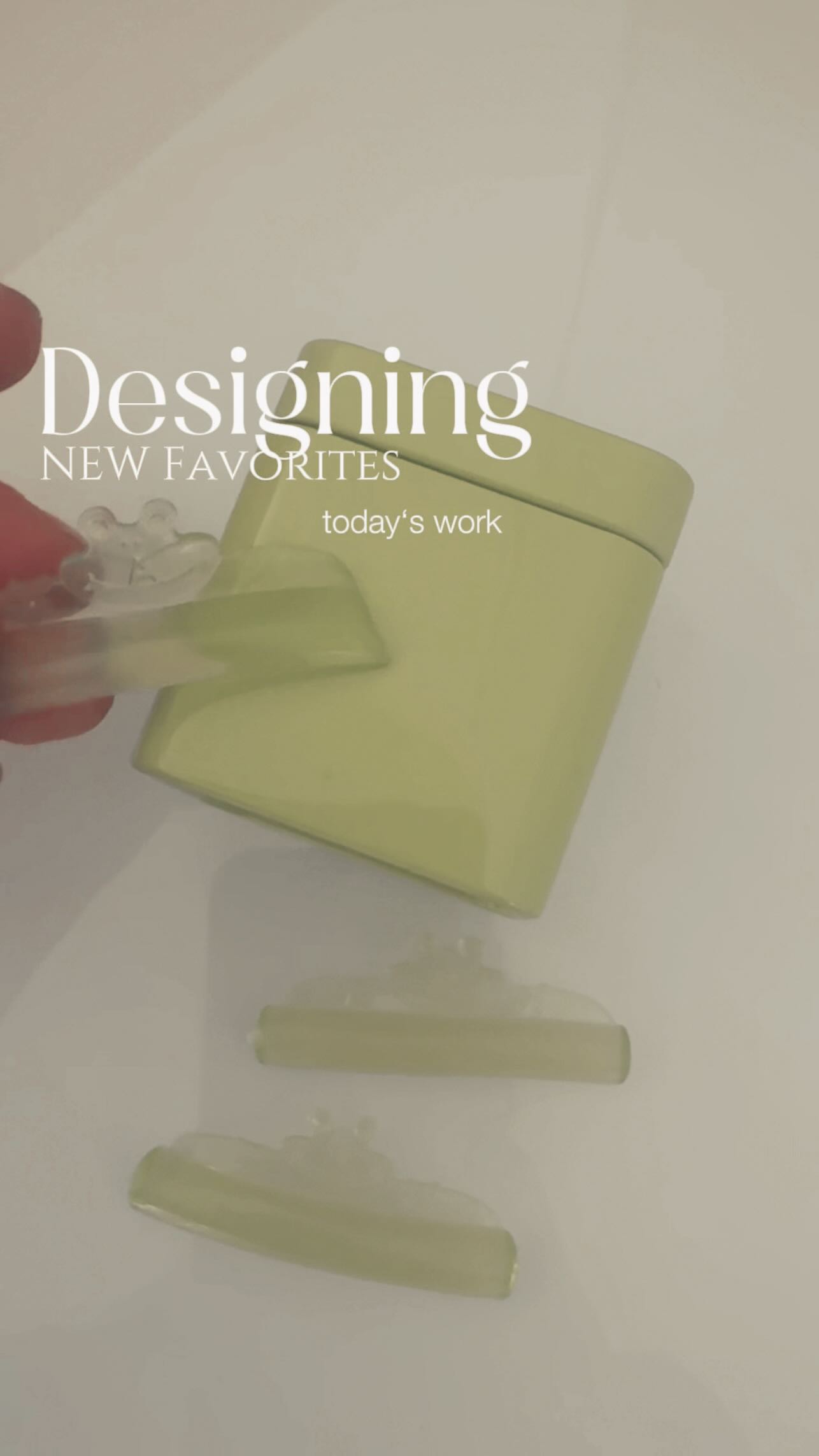 🤩GEWINNSPIEL🤩
Jede Idee beginnt mit einem kleinen Entwurf ✨
Ich freue mich, euch bald die neuen Mitglieder meiner Silikonpad-Familie vorstellen zu dürfen!
Mit Liebe designed und verpackt, für eure schönsten Lifting-Ergebnisse.
Es wird nicht nur Frosch 🐸 - und Fischpads 🐠 geben… Ein drittes, noch geheimes Modell kommt dazu!
Mach mit beim Gewinnspiel ‼️
Errate unter diesem Reel, welches Motiv noch kommt!
Unter allen richtigen Antworten verlose ich ein Set der neuen Pads.
Viel Spaß beim Raten, ich bin gespannt auf eure Ideen!
💡Kleiner Tipp: Es wird etwas Majestätisches…✨Man munkelt, es gab mal einen Frosch mit königlichen Ambitionen… vielleicht hilft das beim Raten!
Teilnahmeschluss: 03.05.2025
#lashlifting #browlifting #starkcosmetics #silikonpads #beautybusiness #gewinnspiel #produktdesign #behindthescenes #lashprofi #browprofi#lashliftingproducts #browliftingproducts #lashlove #beautyinnovation #beautyentrepreneur #beautybrand #studiobedarf