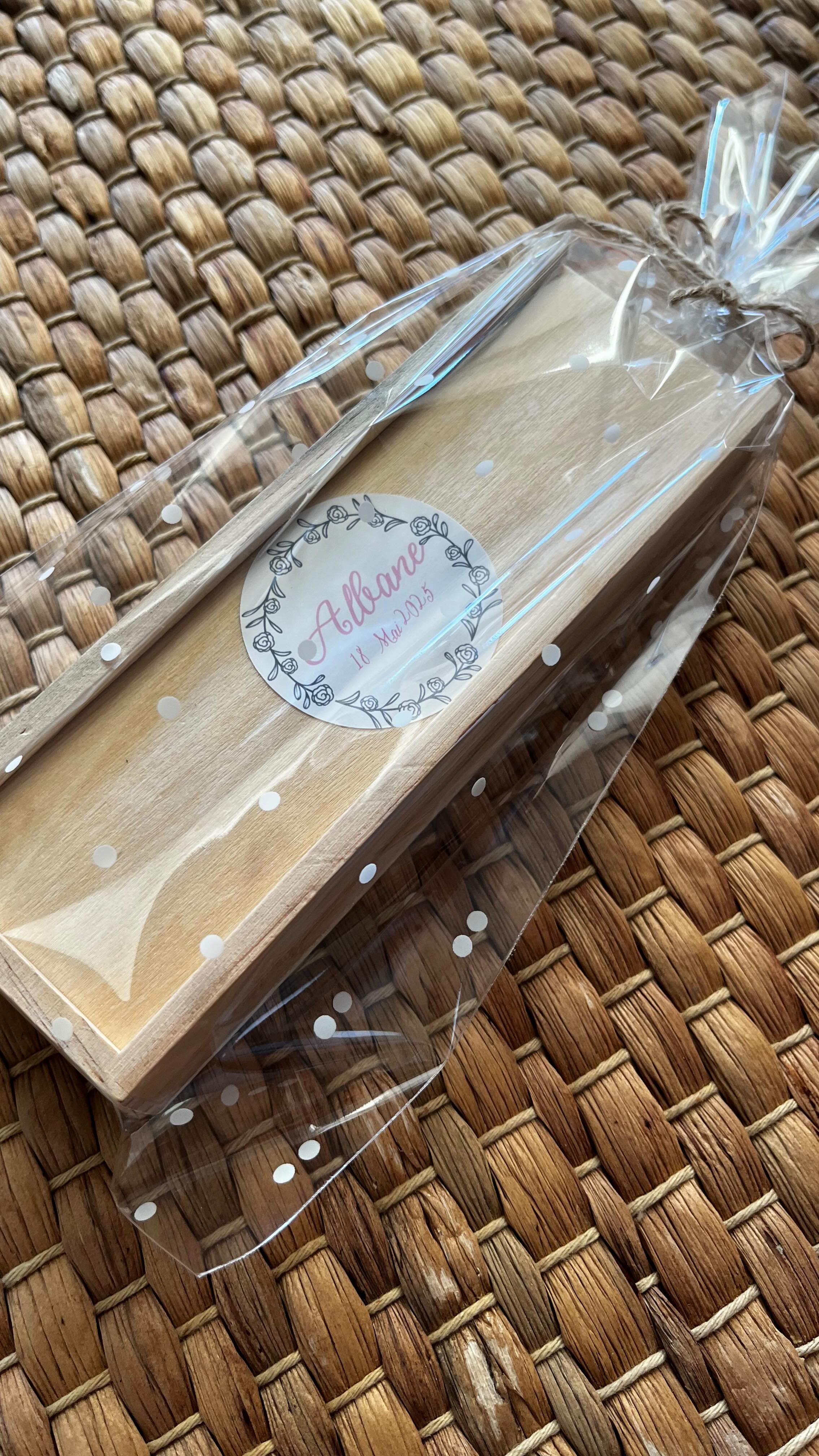 🌟DOMINÓ PERSONALIZADO🌟
Hoy os enseño cómo de bonitos han quedado estos Dominós personalizados para un bautizo 💖
Sencillez y elegancia! Me encantan 🥰
Si tienes también un evento próximamente, visita nuestra web para encontrar el detalle perfecto para tus invitados 💕
También para los más peques de la casa 👧🧒